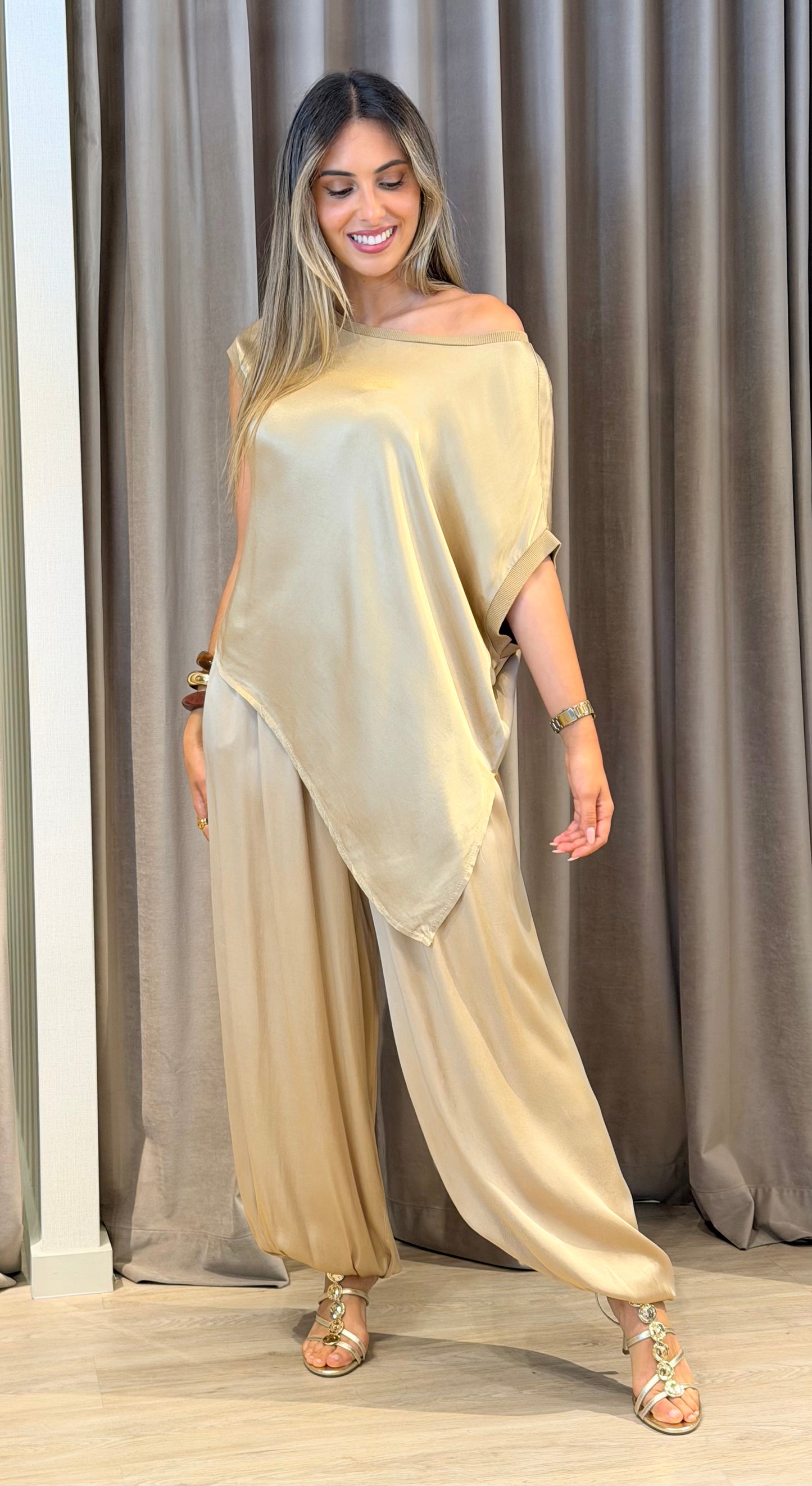 Calça bombacha acetinada camel/dourado
