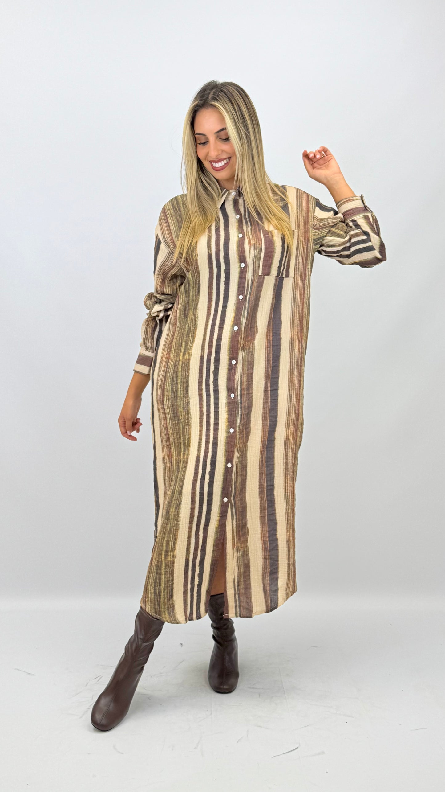 Vestido camiseiro riscas tons terra