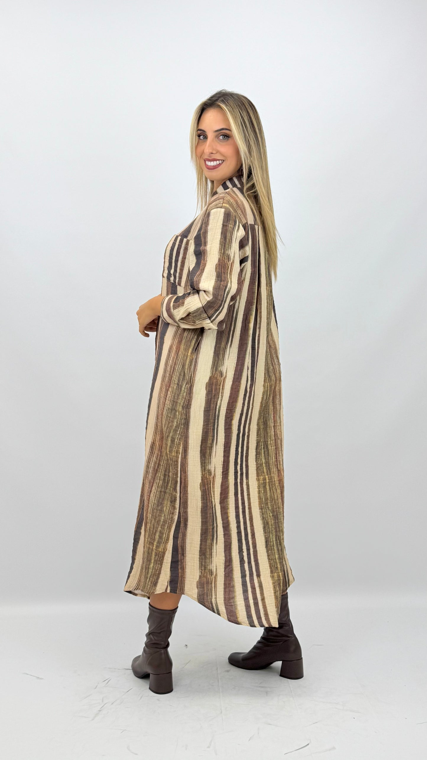 Vestido camiseiro riscas tons terra