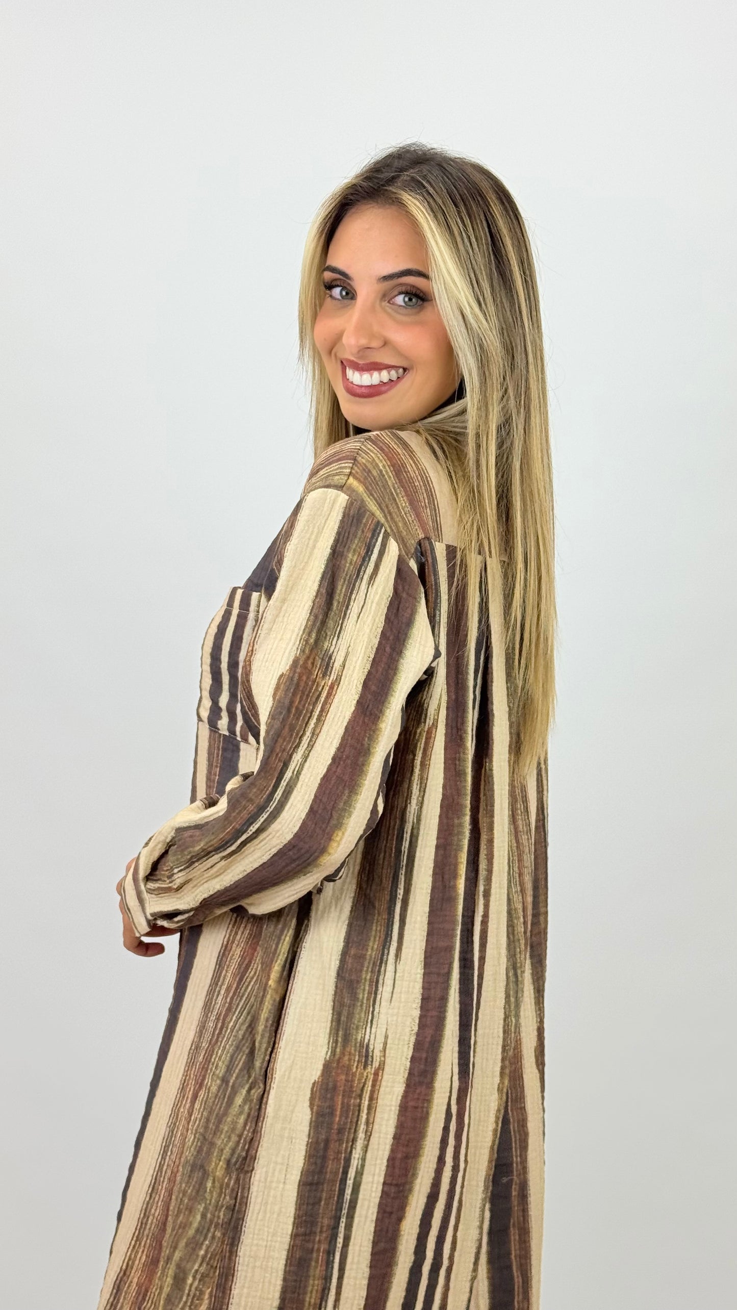 Vestido camiseiro riscas tons terra