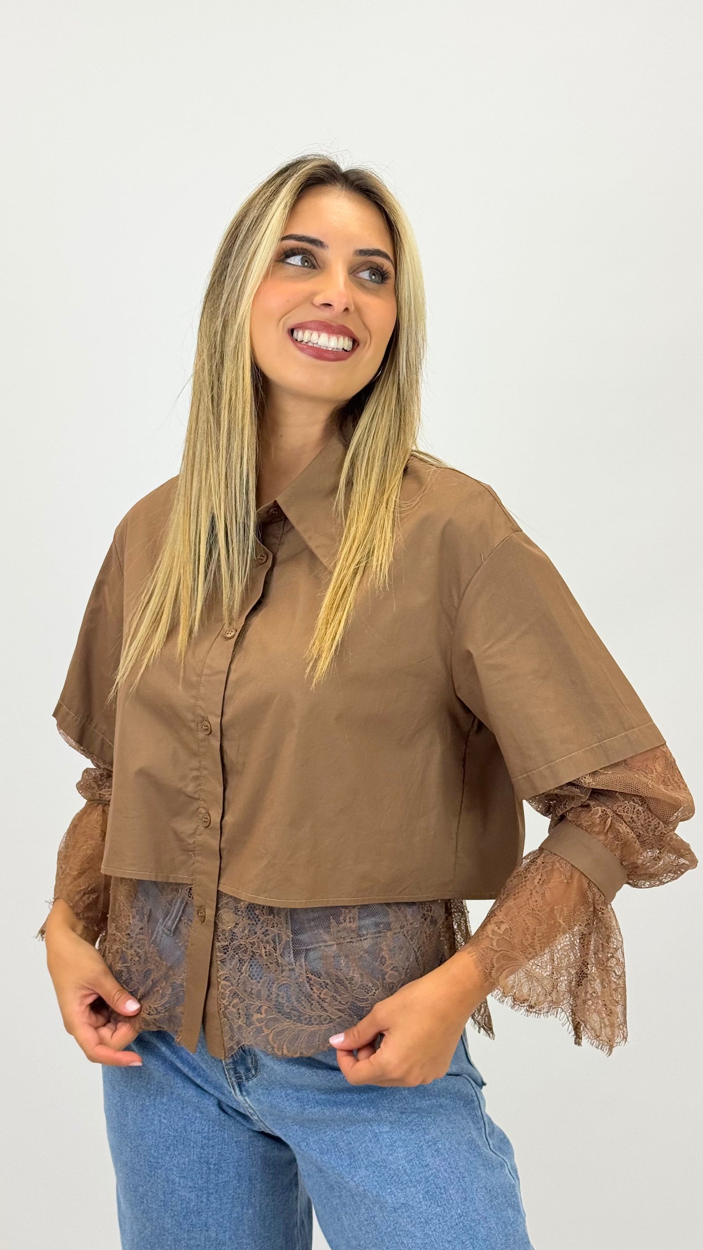 Blusa/camisa camel com renda