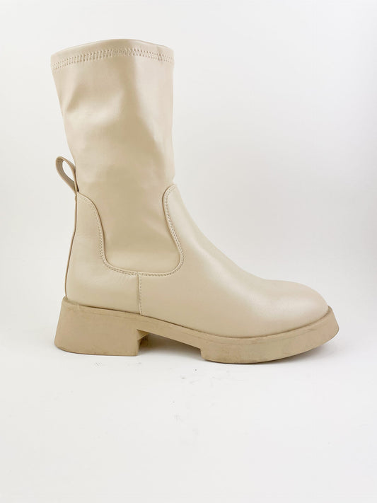 Botas em eco-pele creme