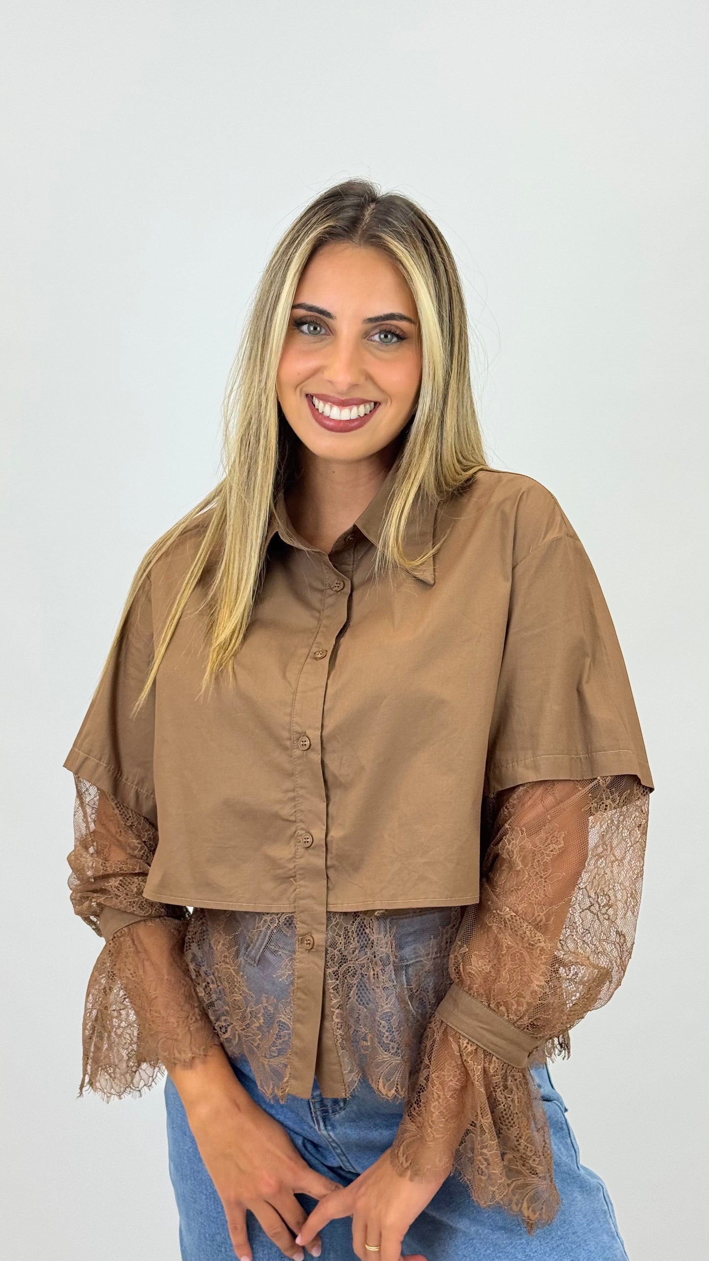 Blusa/camisa camel com renda
