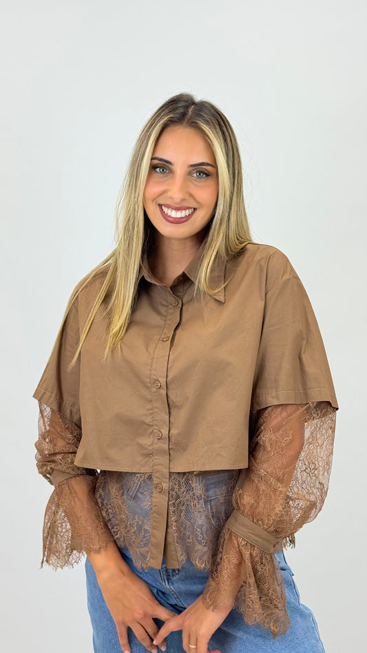Blusa/camisa camel com renda