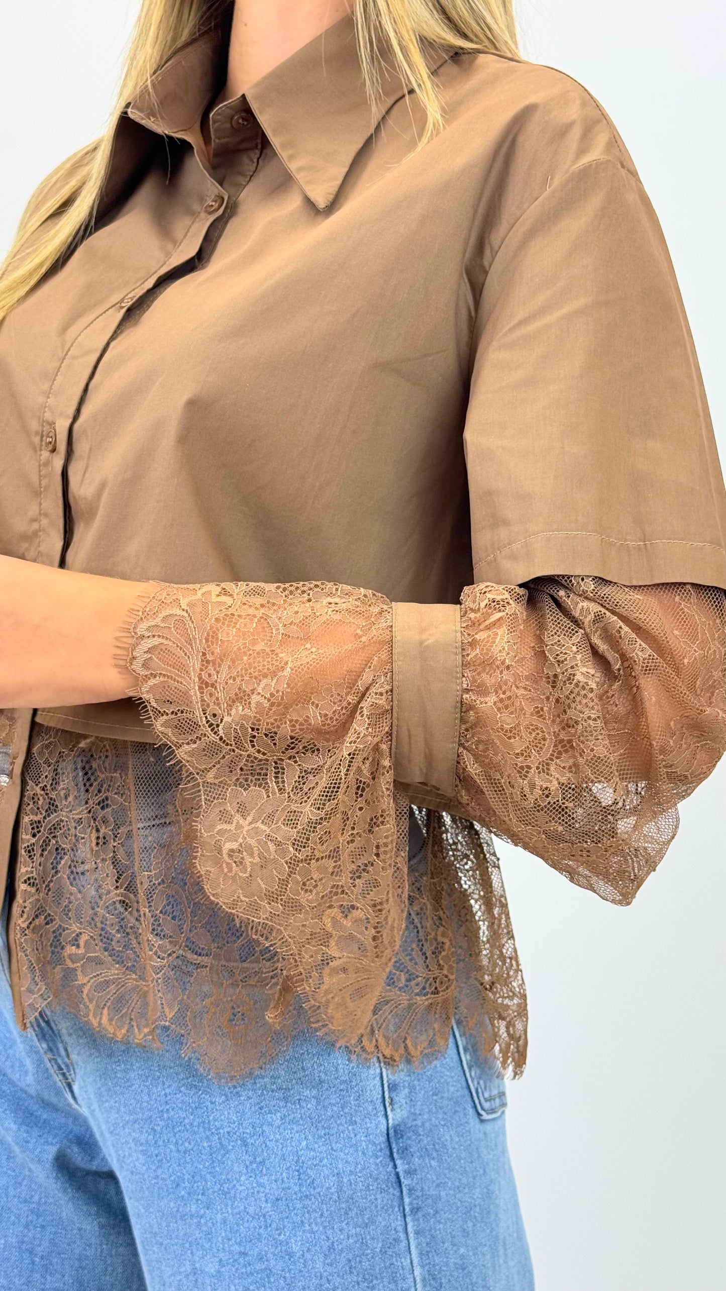 Blusa/camisa camel com renda