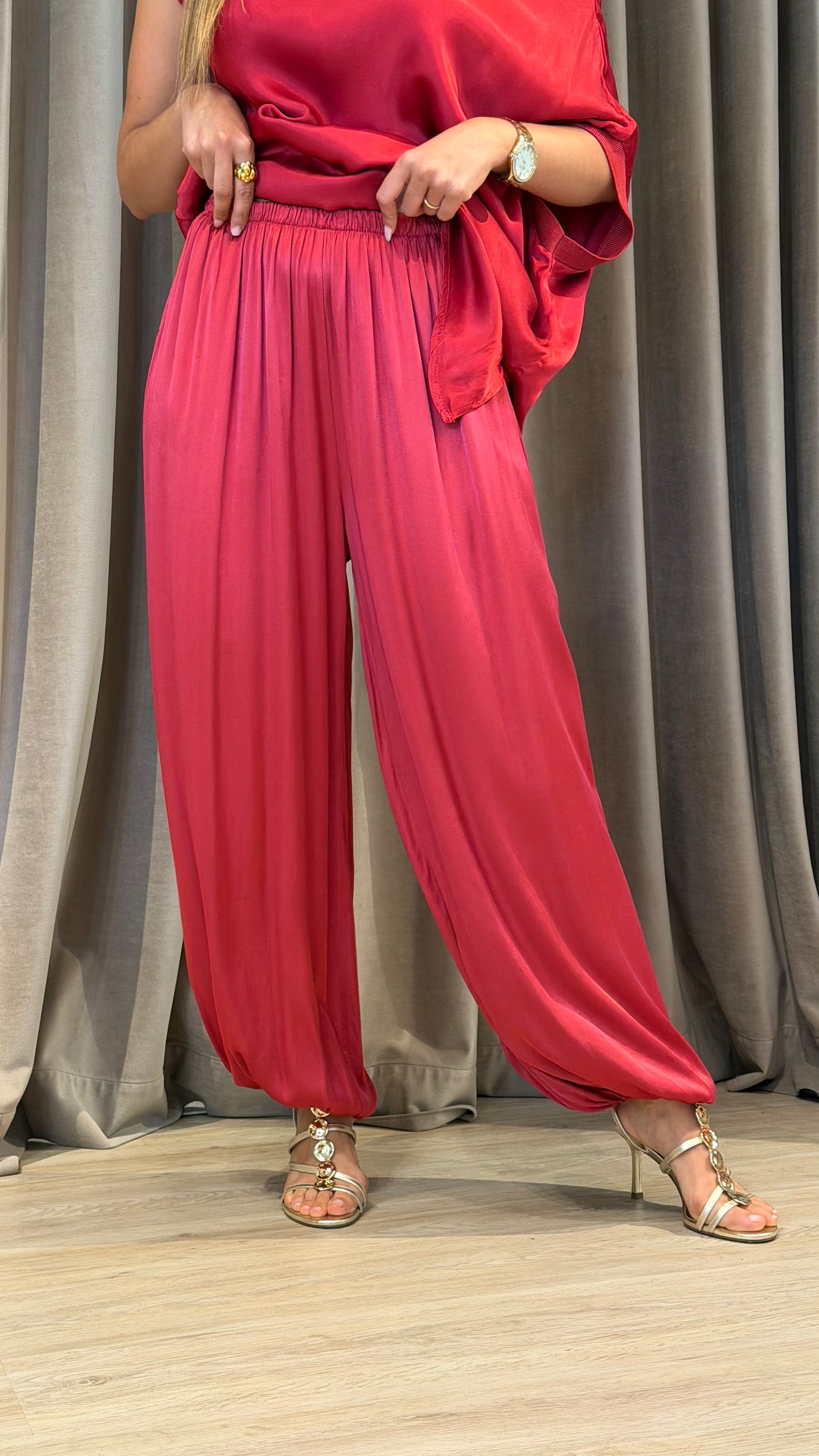 Calça bombacha acetinada cereja