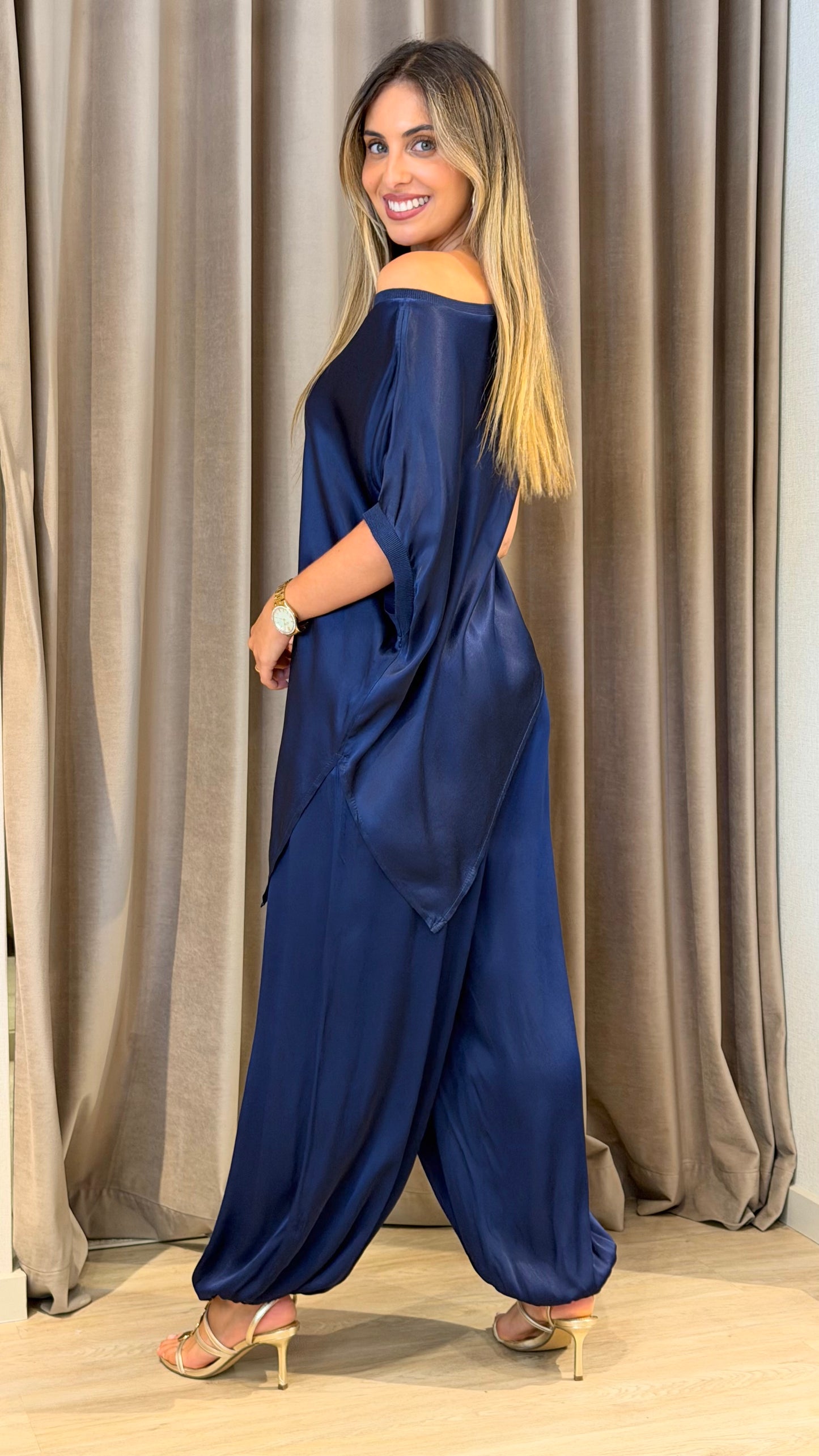 Calça bombacha acetinada azul-marinho