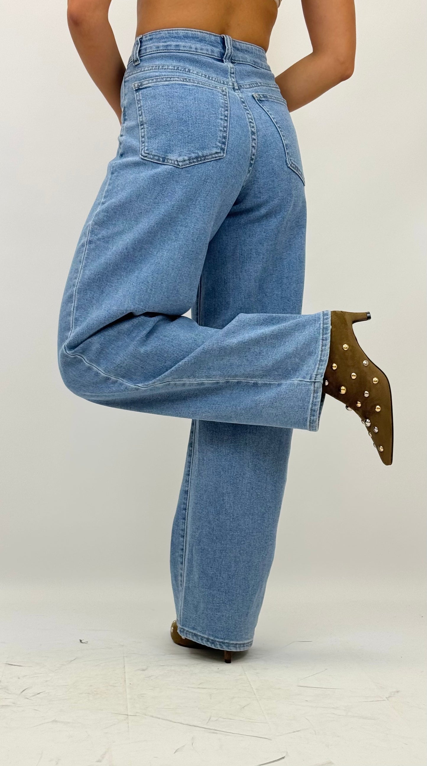 Calça ganga clara estilo baggy