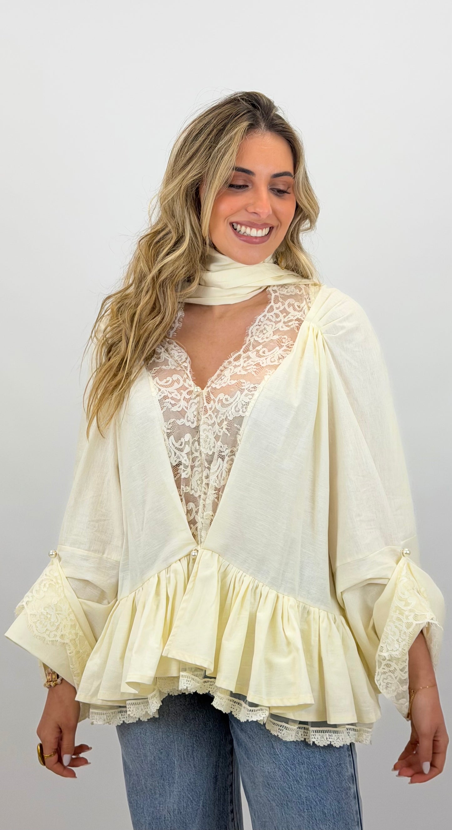 Blusa algodão creme com detalhes em renda