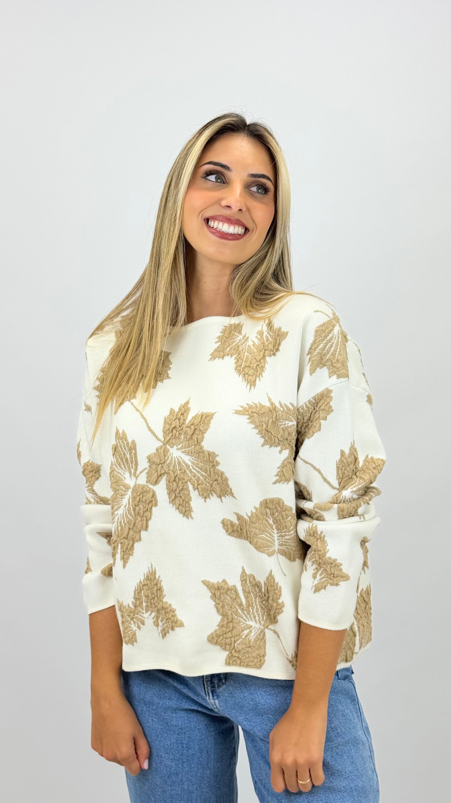 Camisola malha pérola com desenhos em relevo camel