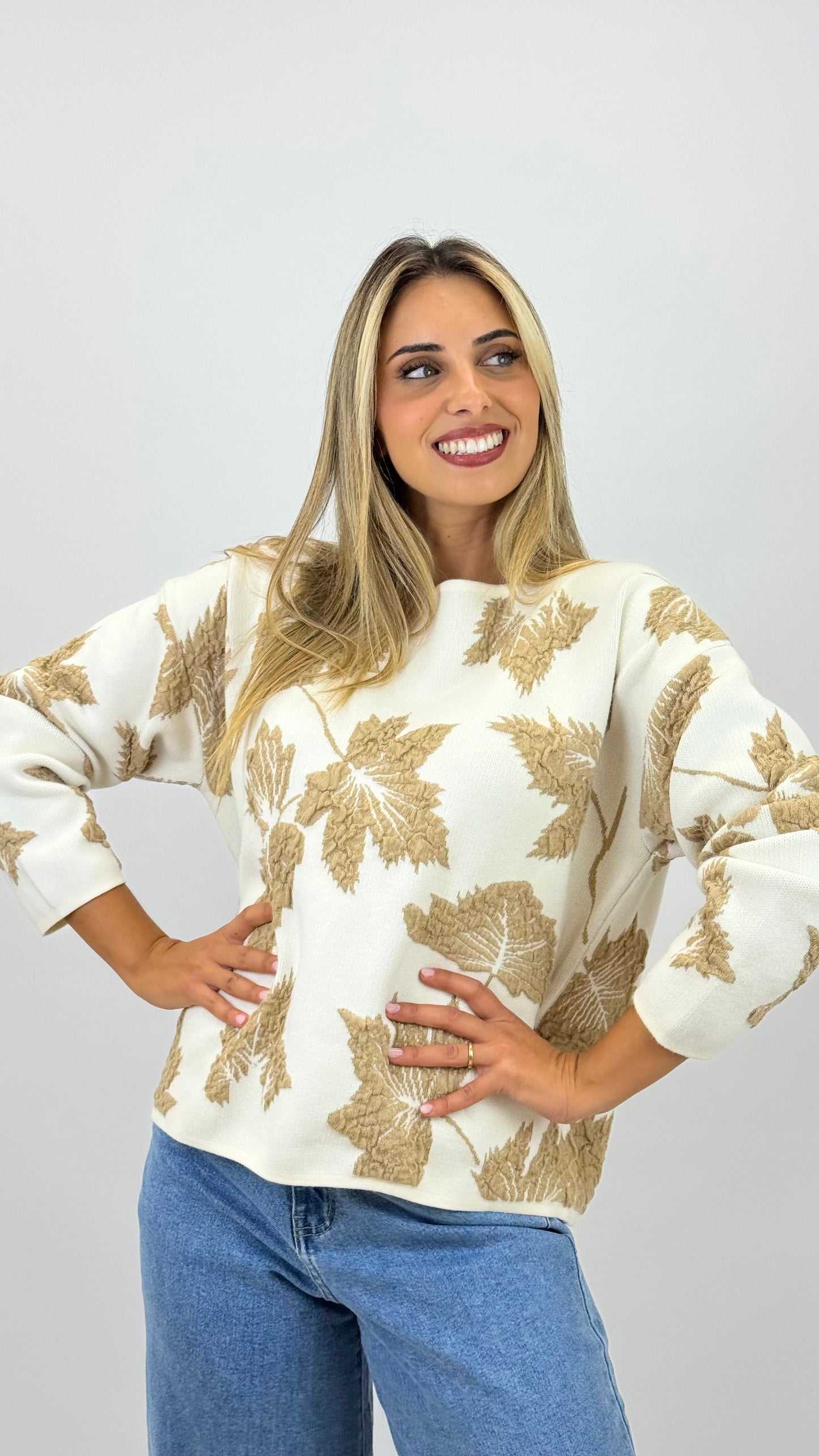Camisola malha pérola com desenhos em relevo camel