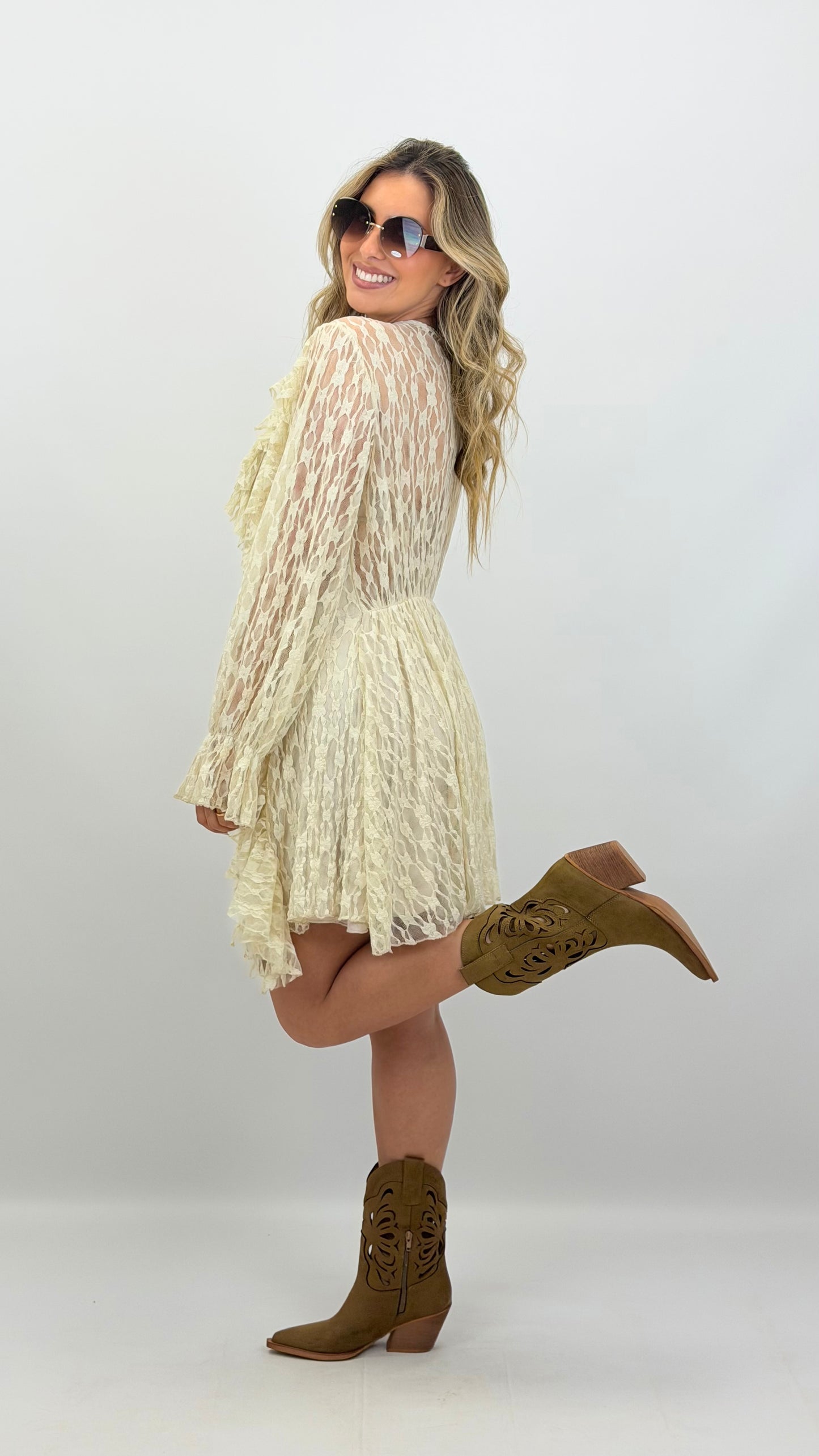 Vestido curto renda creme