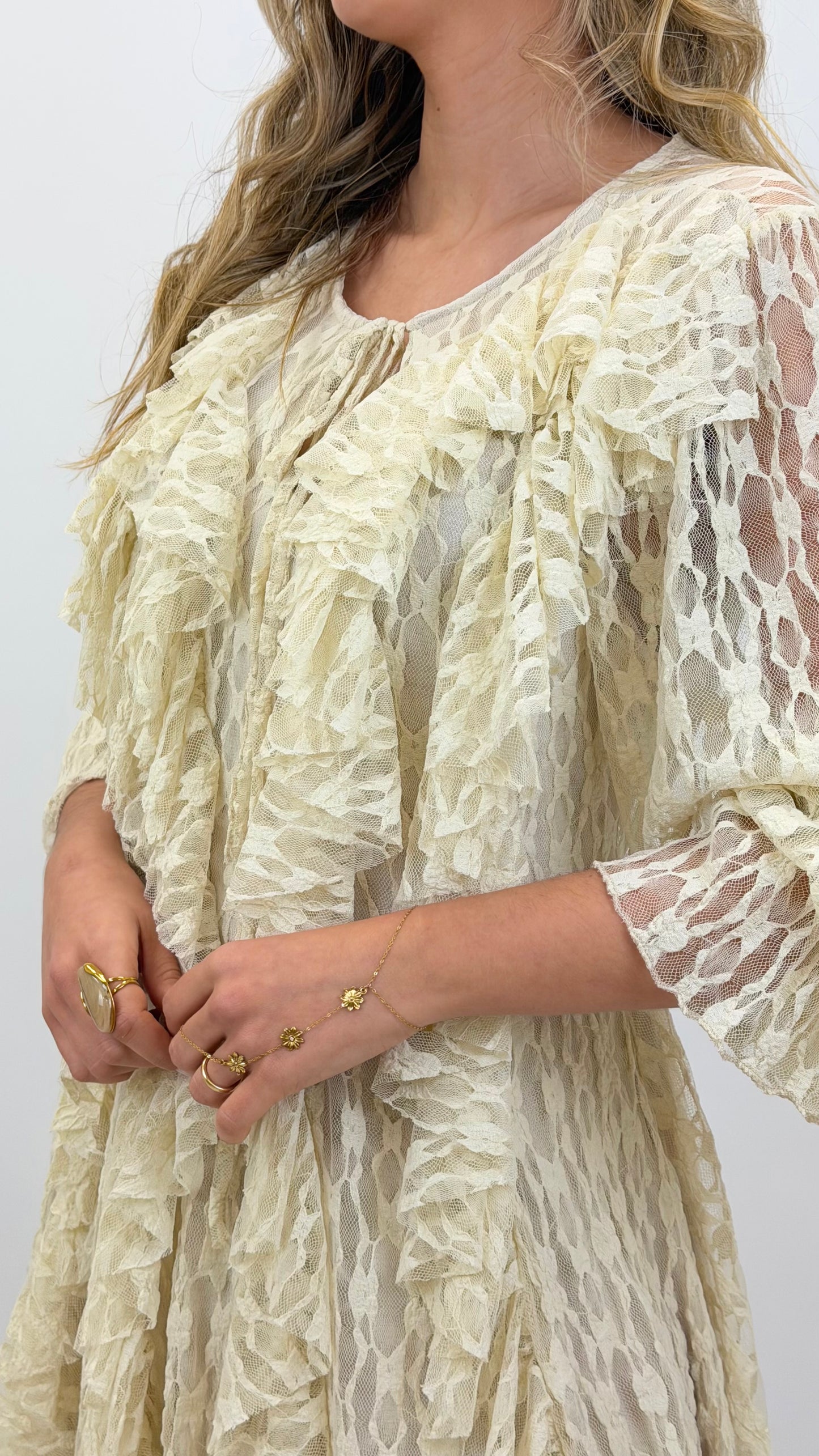 Vestido curto renda creme