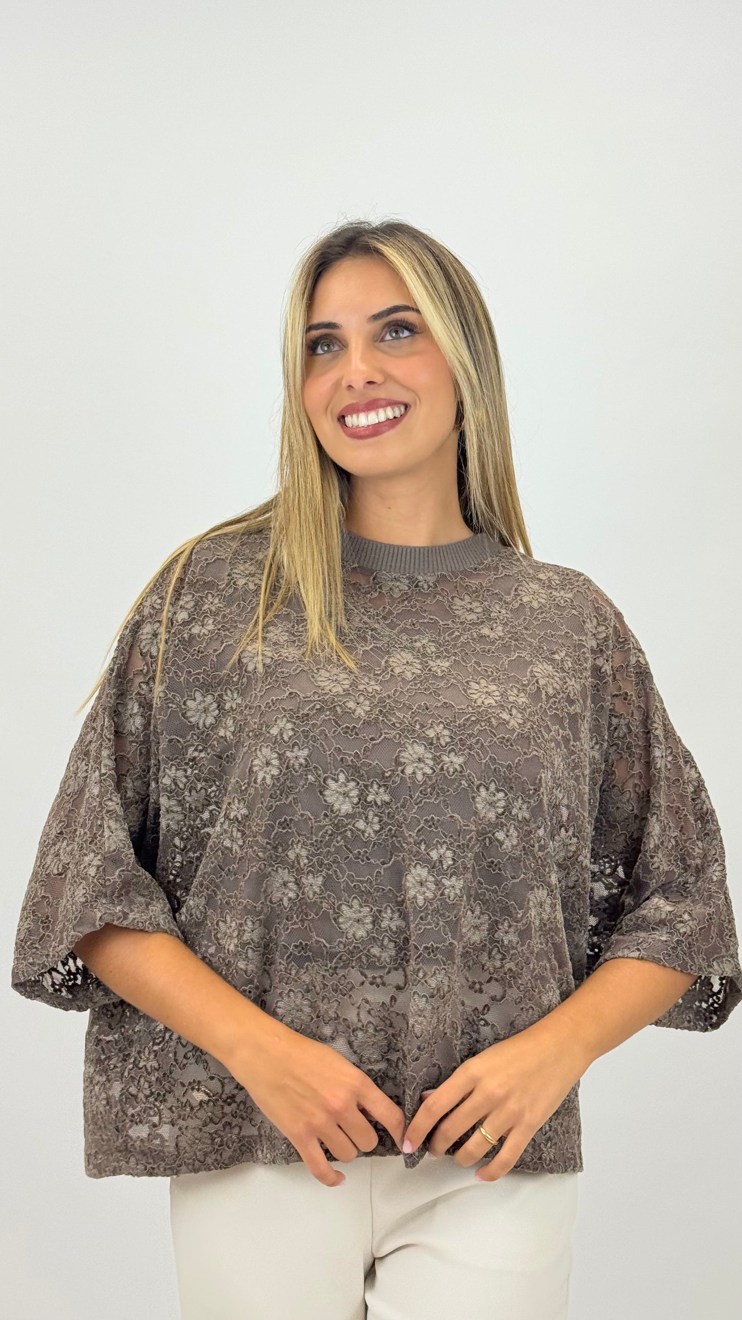 Camisola rendada castanho/taupe