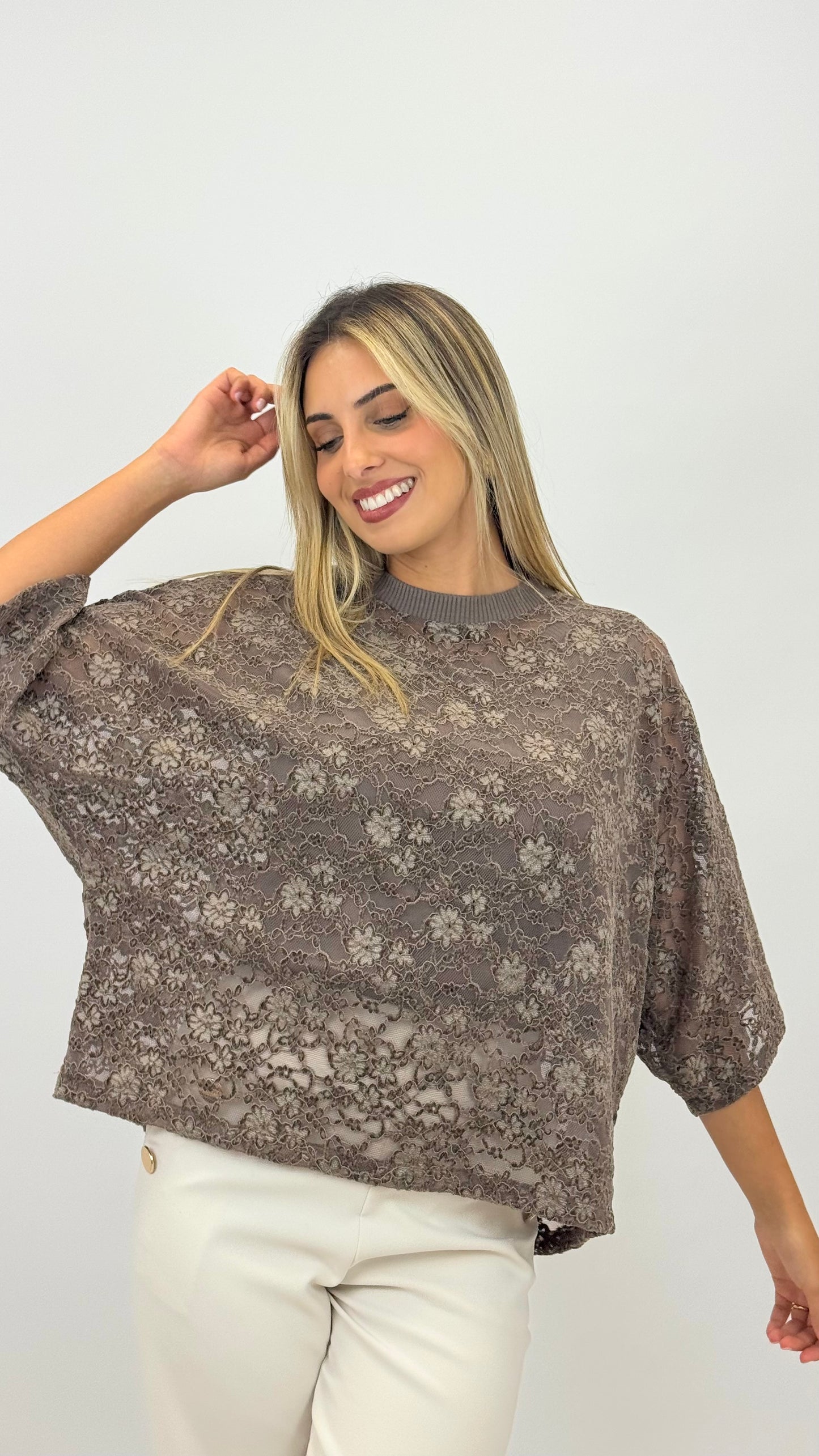 Camisola rendada castanho/taupe