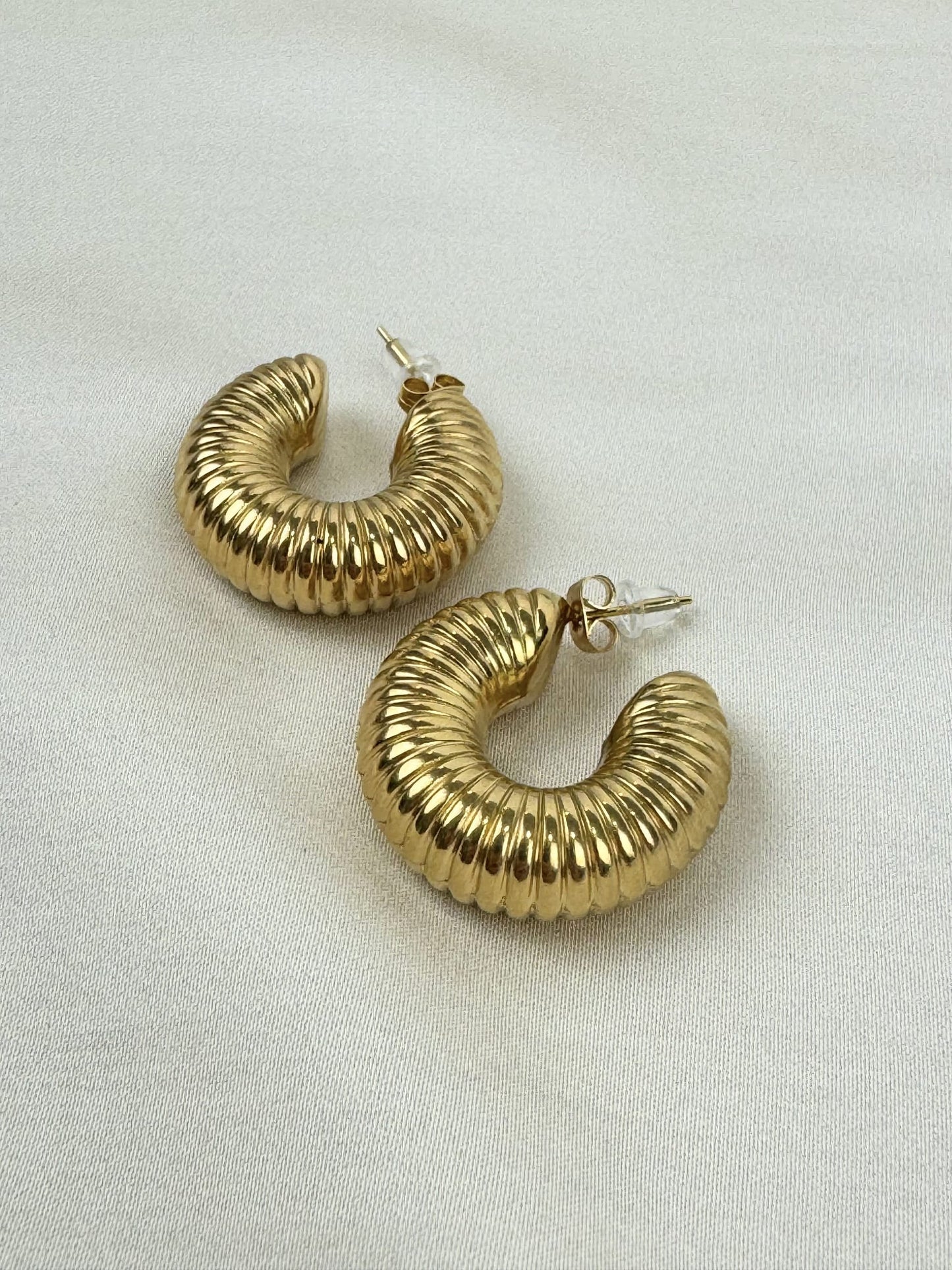 Brincos/argolas aço dourado riscado