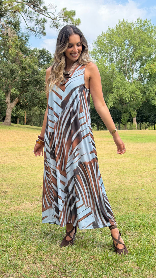 Vestido malha fria estampado tons azul e castanho