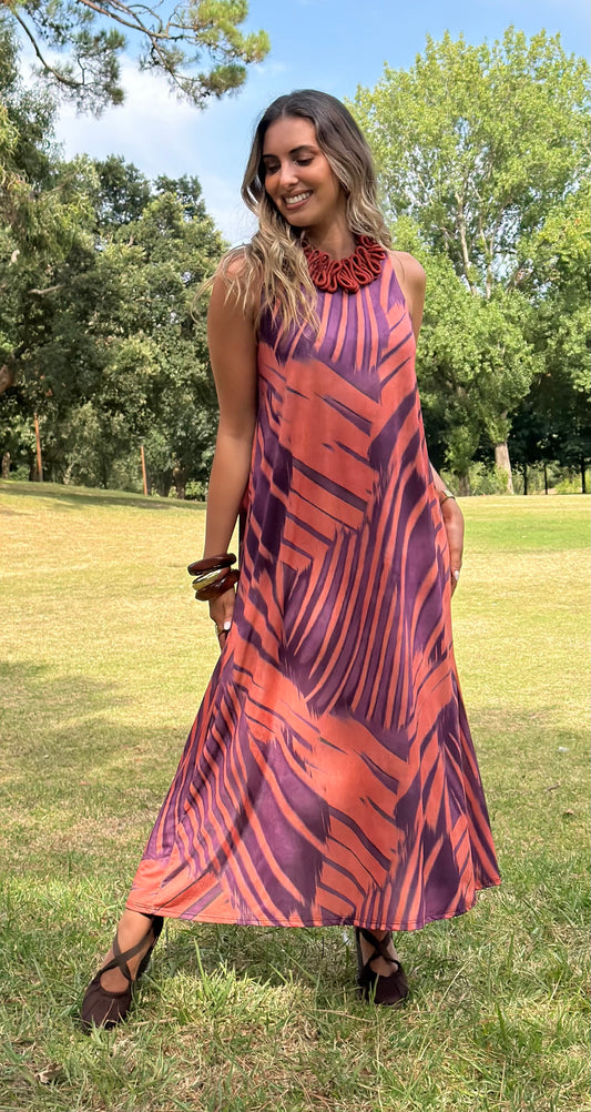 Vestido malha fria estampado tons tijolo e roxo