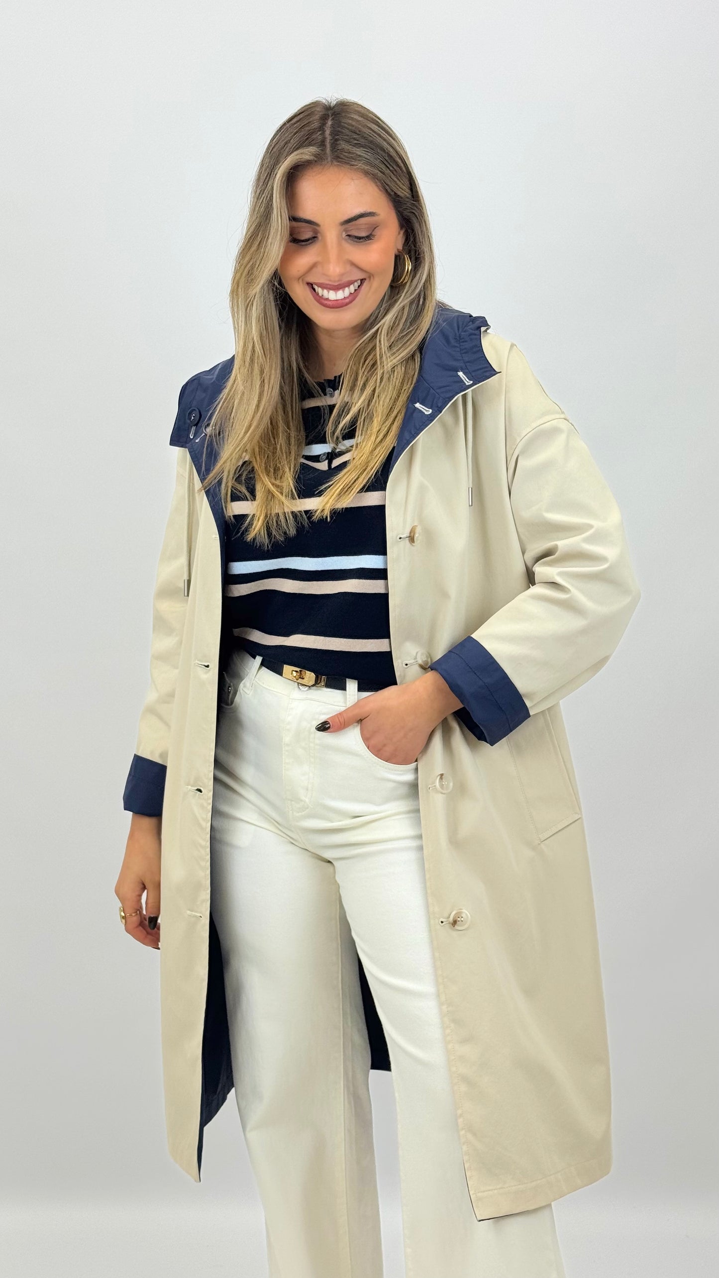 Parka comprida reversível bege e azul-marinho