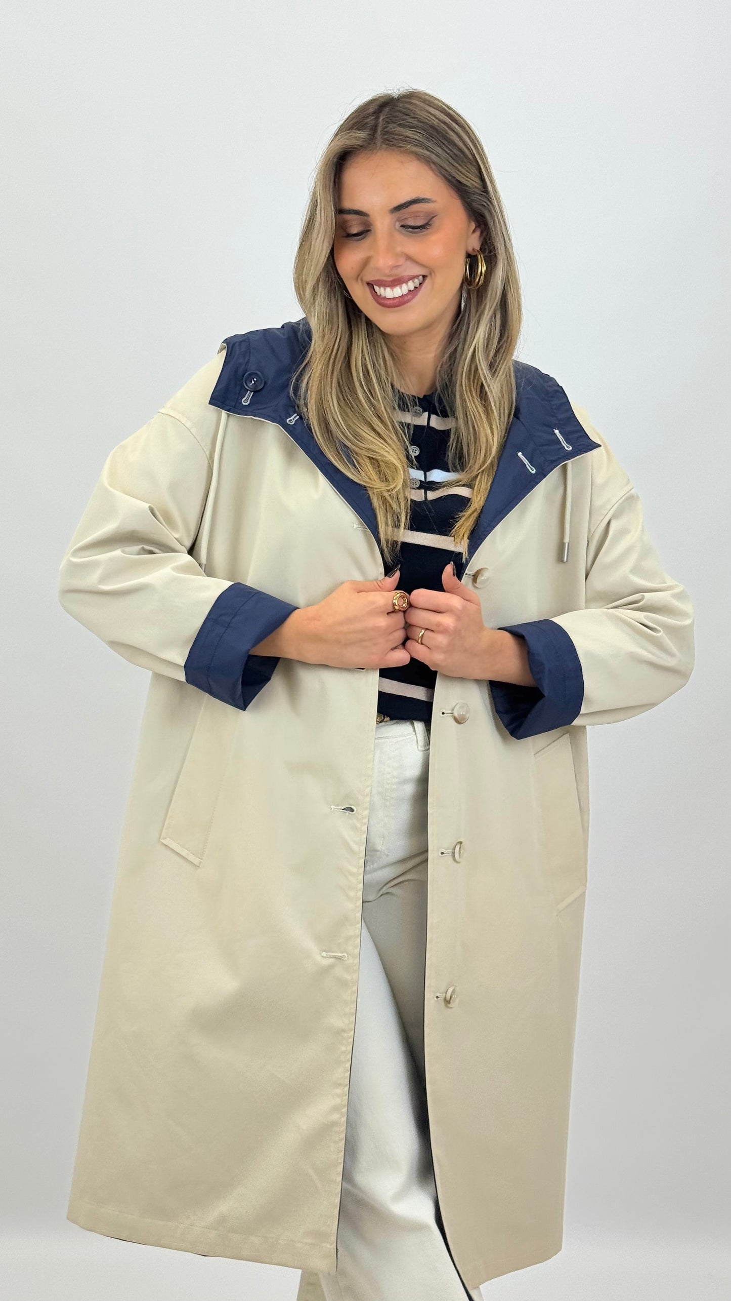 Parka comprida reversível bege e azul-marinho