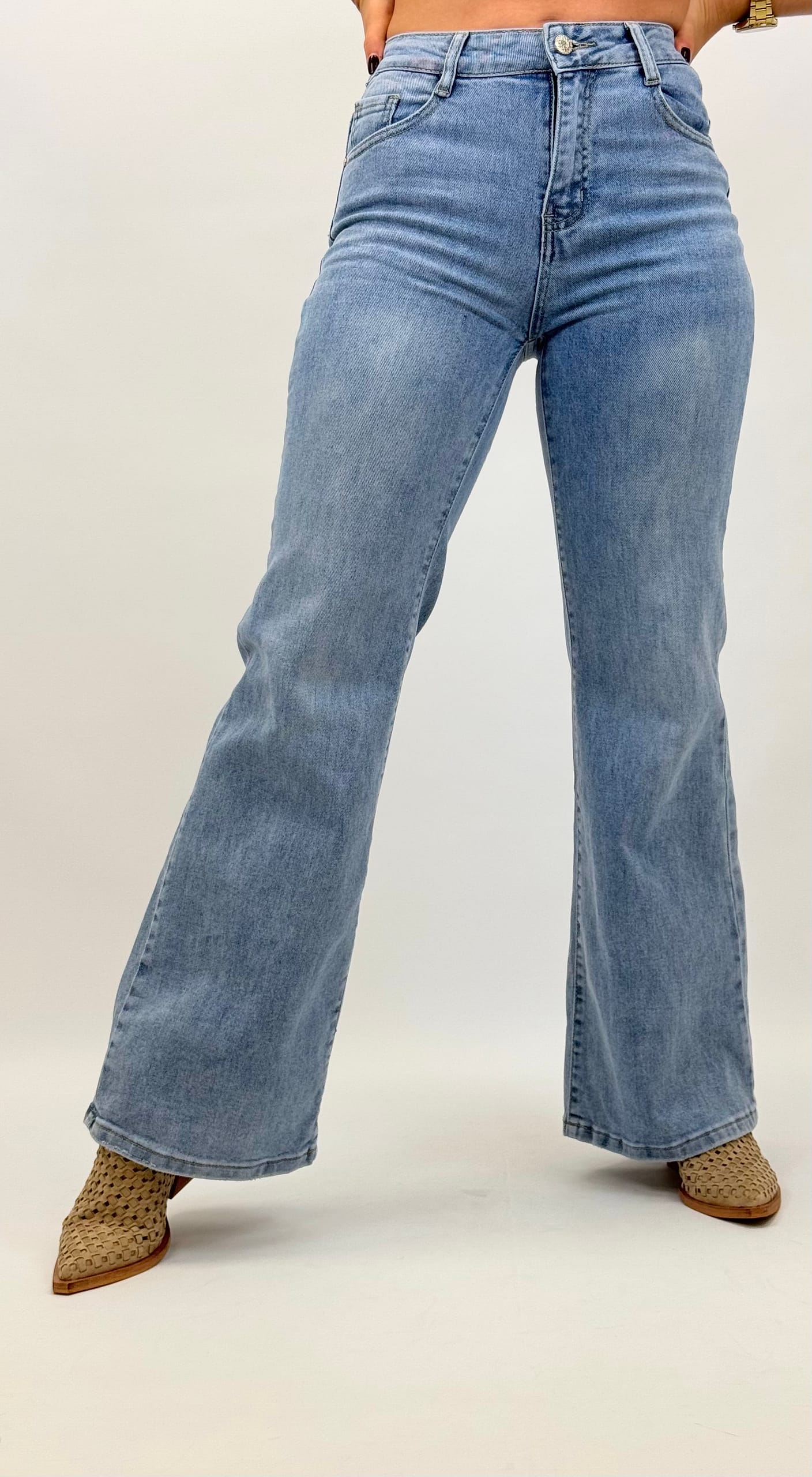 Calças de ganga lavagem média modelo wide-leg