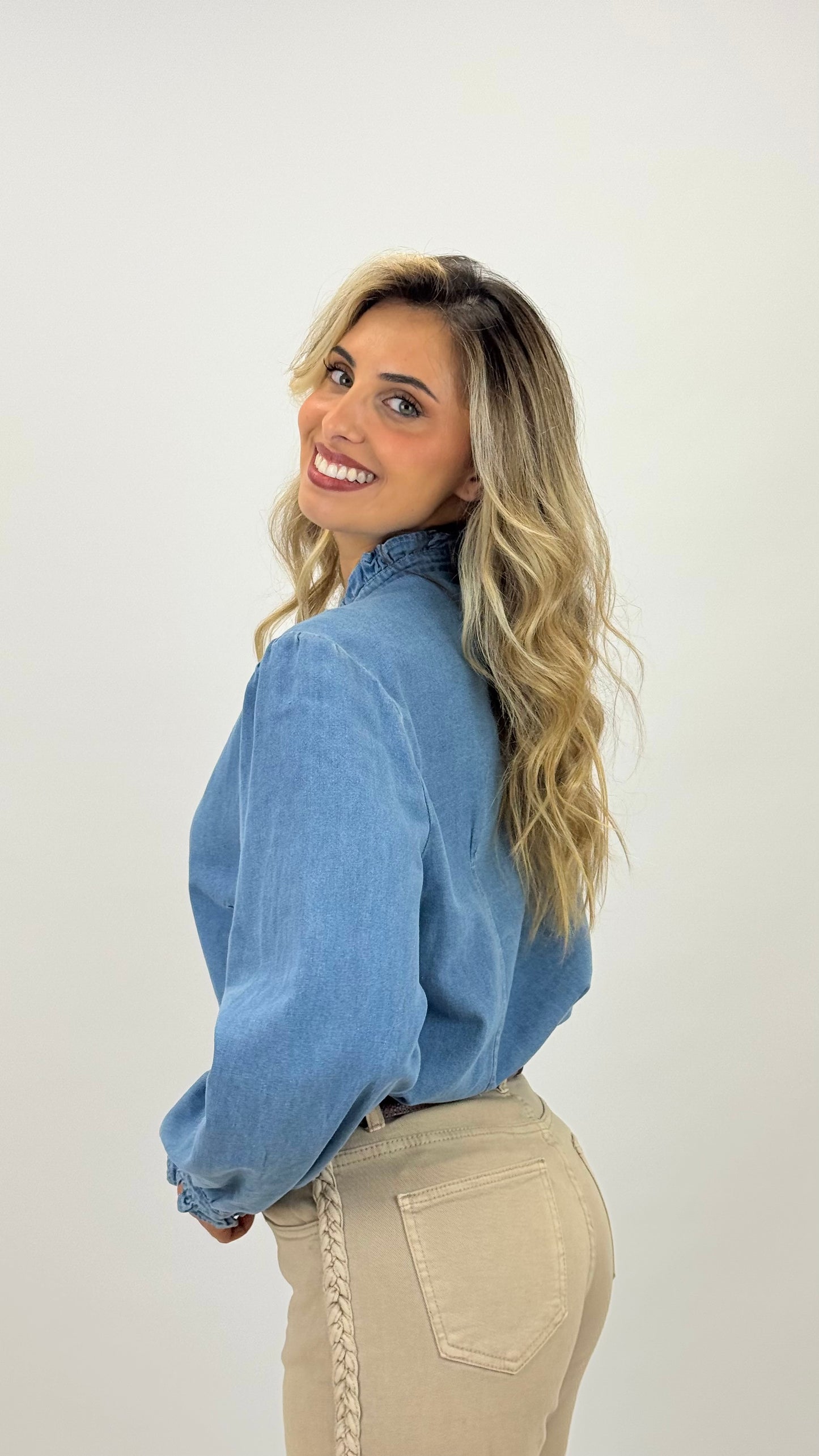 Camisa de ganga clara com folhinho