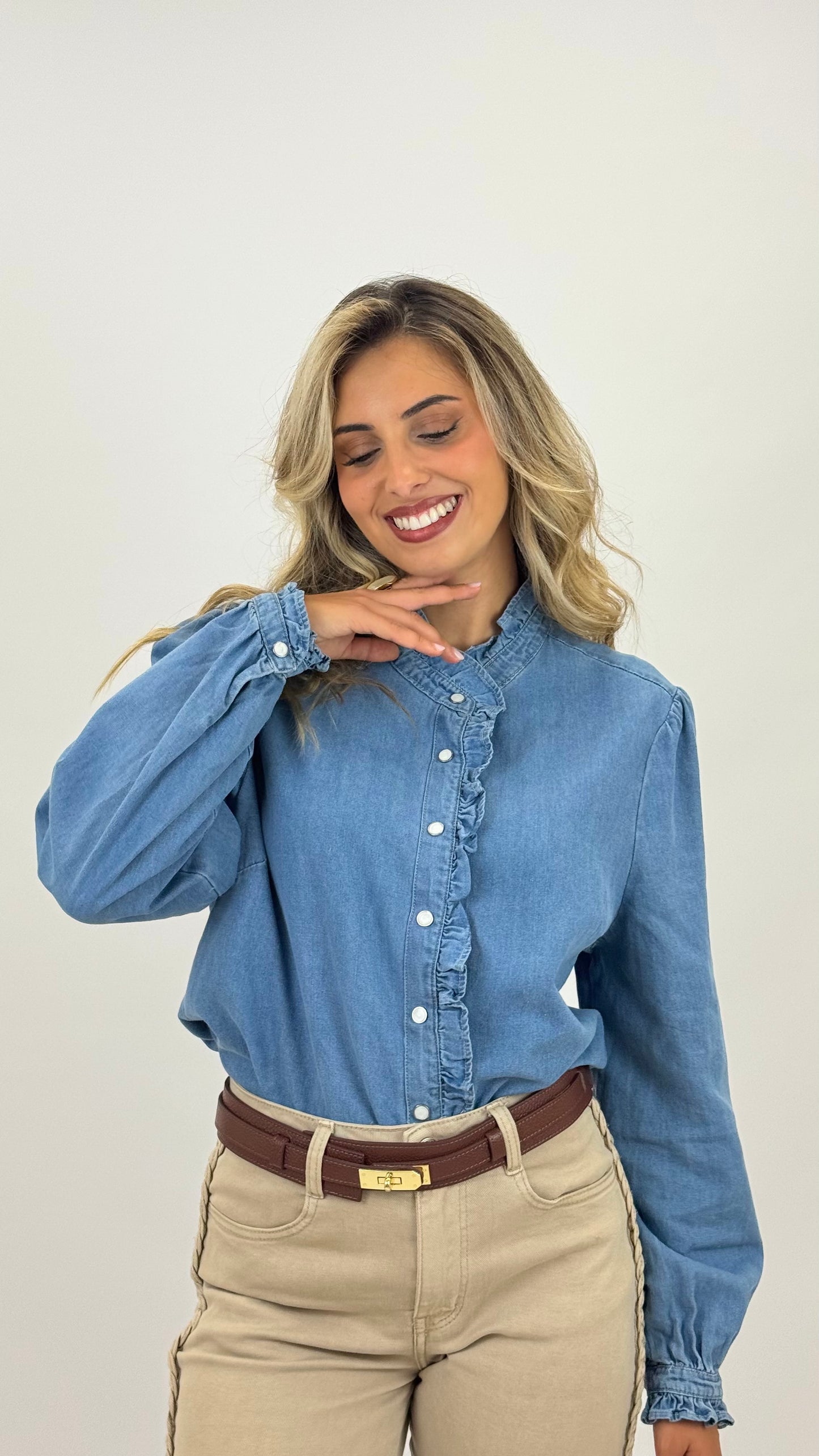 Camisa de ganga clara com folhinho