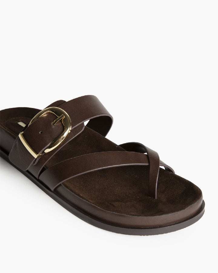 Sandália/chinelo com fivela castanho-chocolate