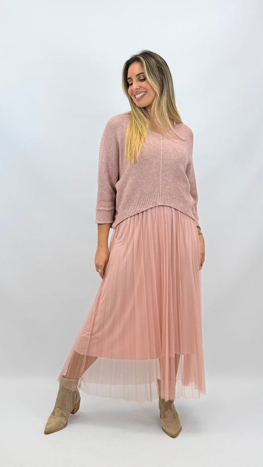 Vestido em tule com camisola malha rosa