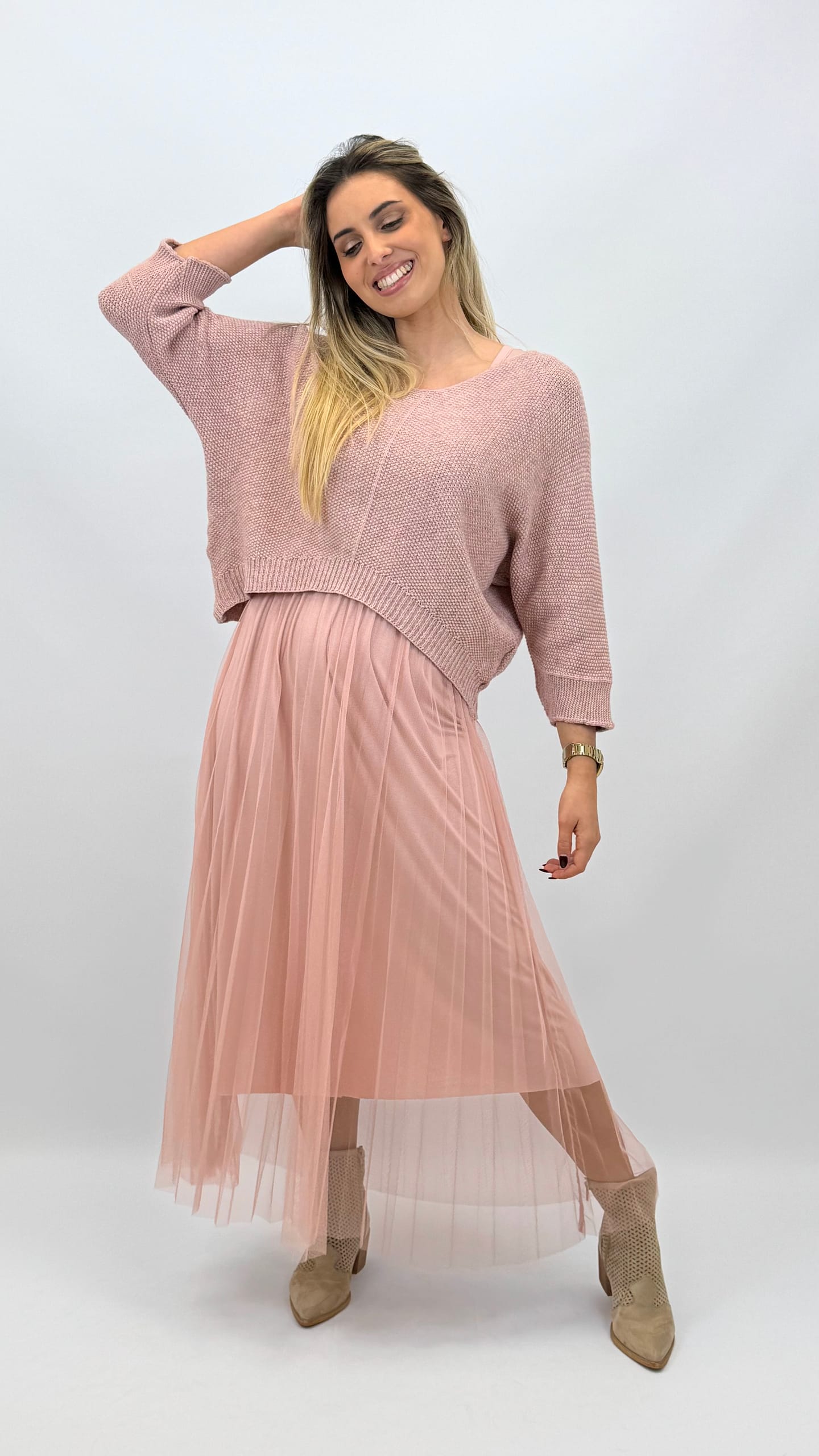 Vestido em tule com camisola malha rosa