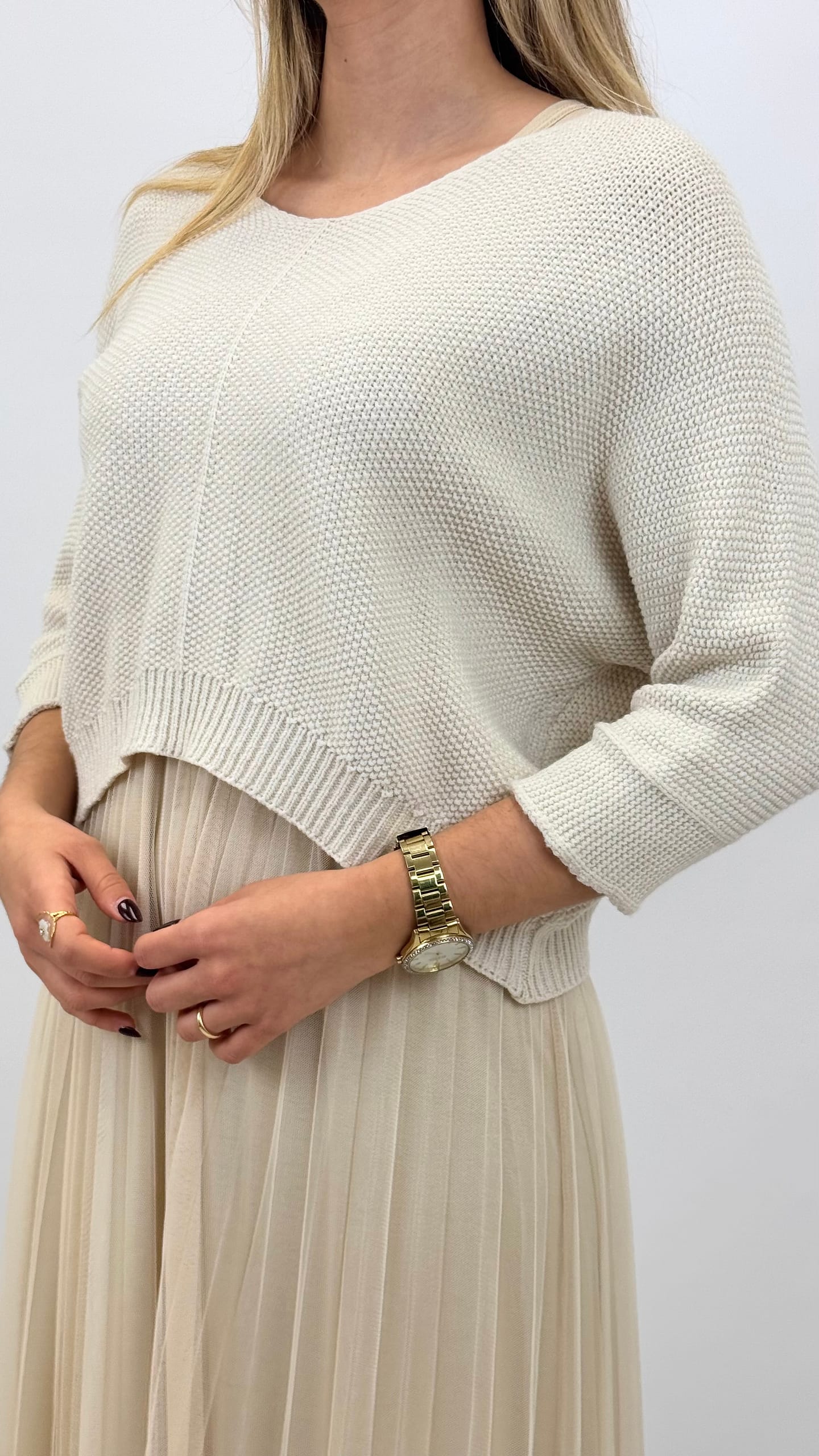 Vestido em tule com camisola malha bege