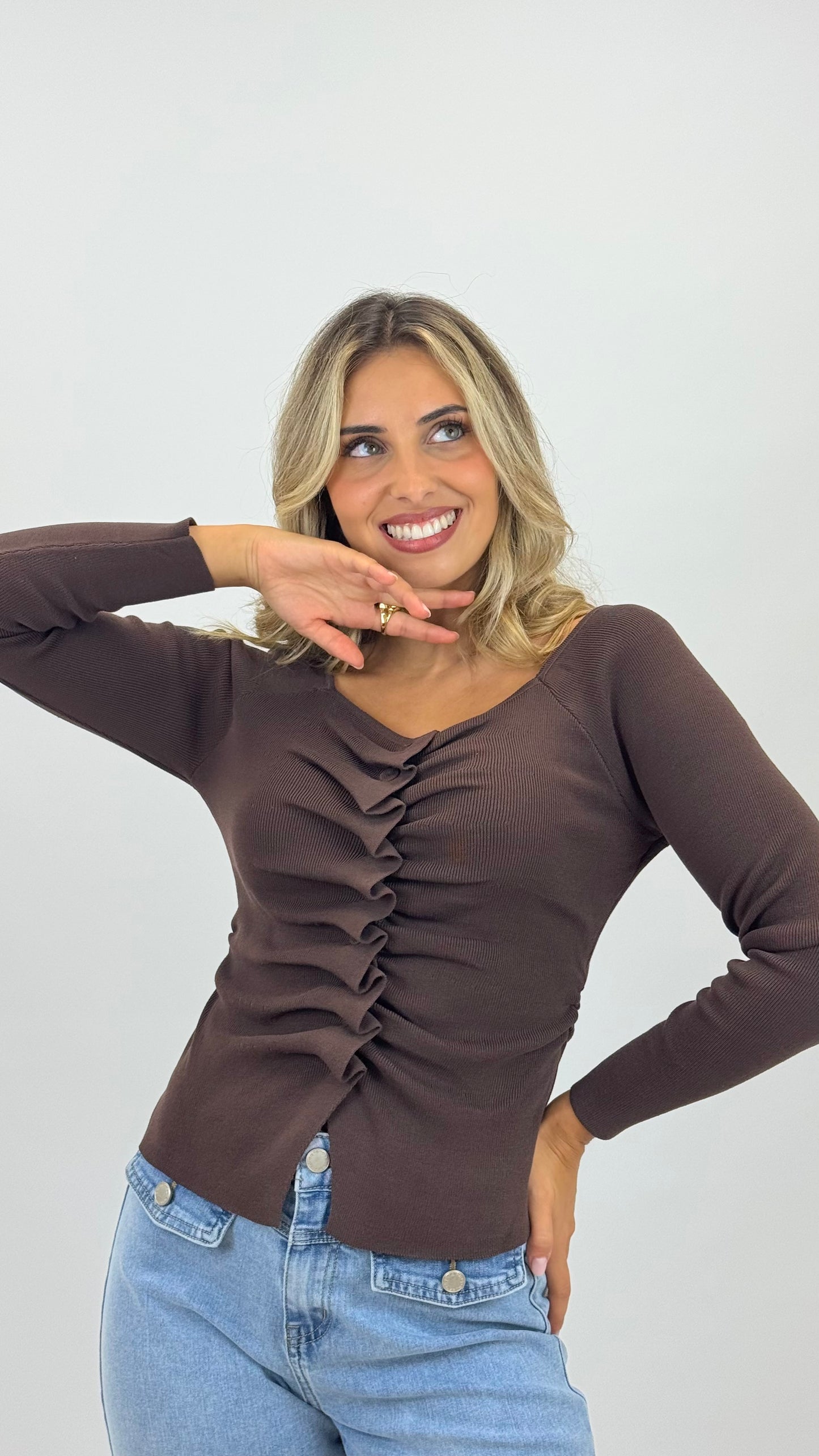 Camisola malha justa castanho com folhinhos