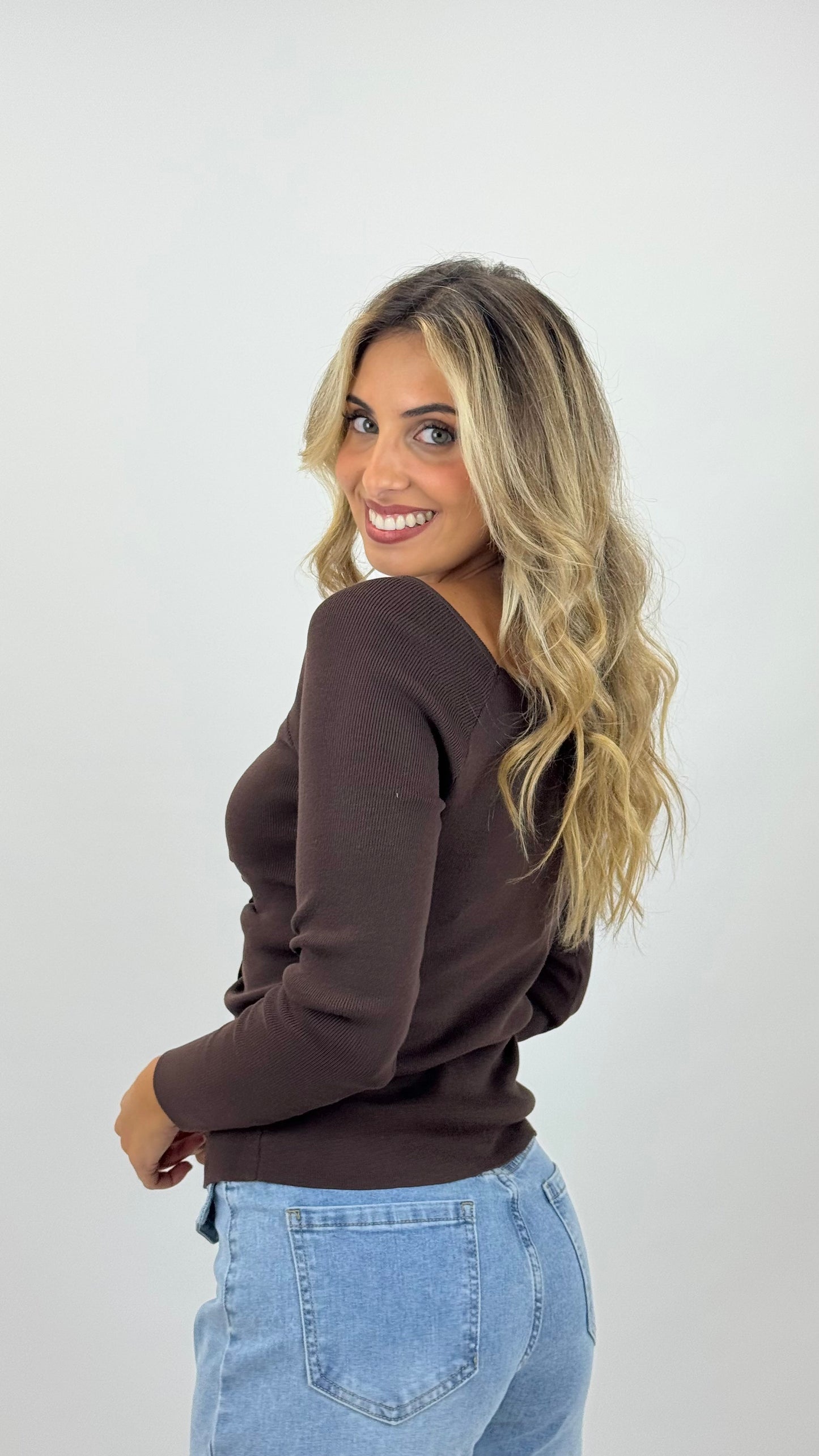 Camisola malha justa castanho com folhinhos