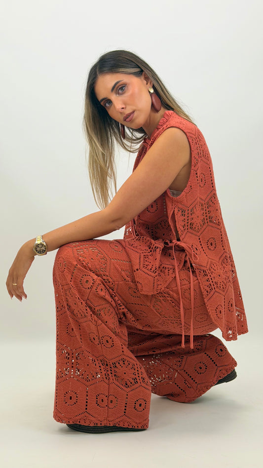 Conjunto colete e calça croché telha