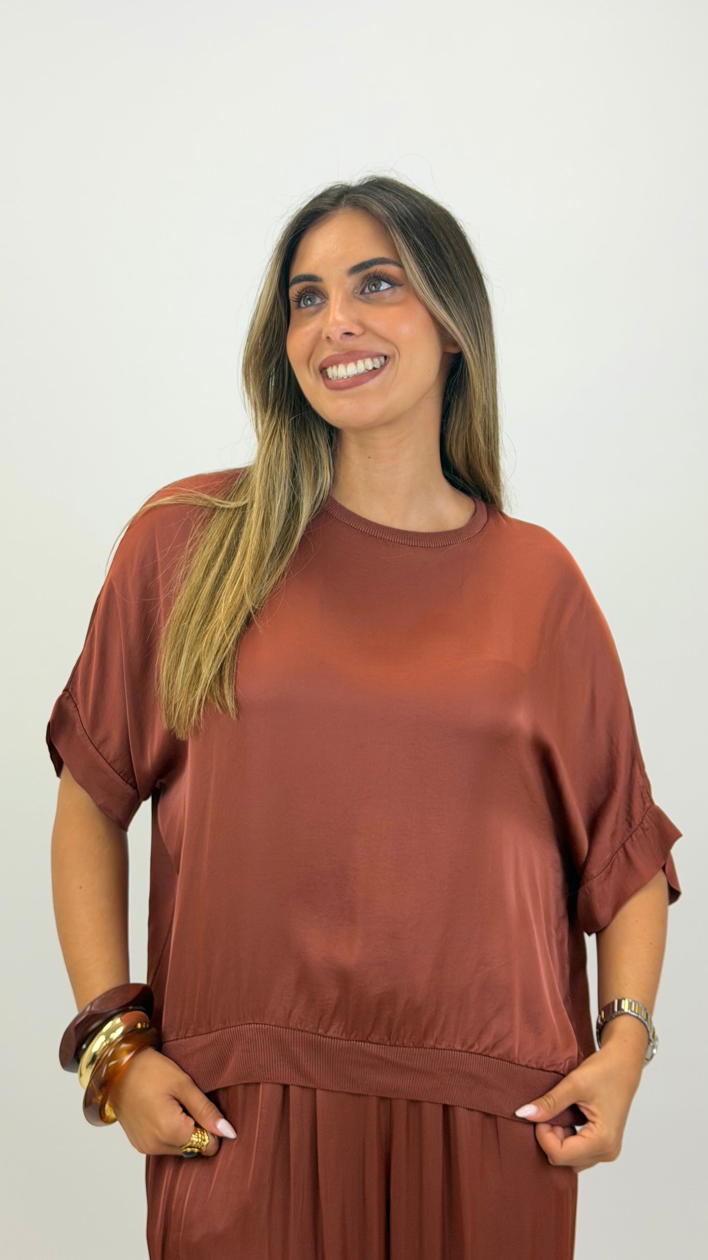 Blusa acetinada terracota