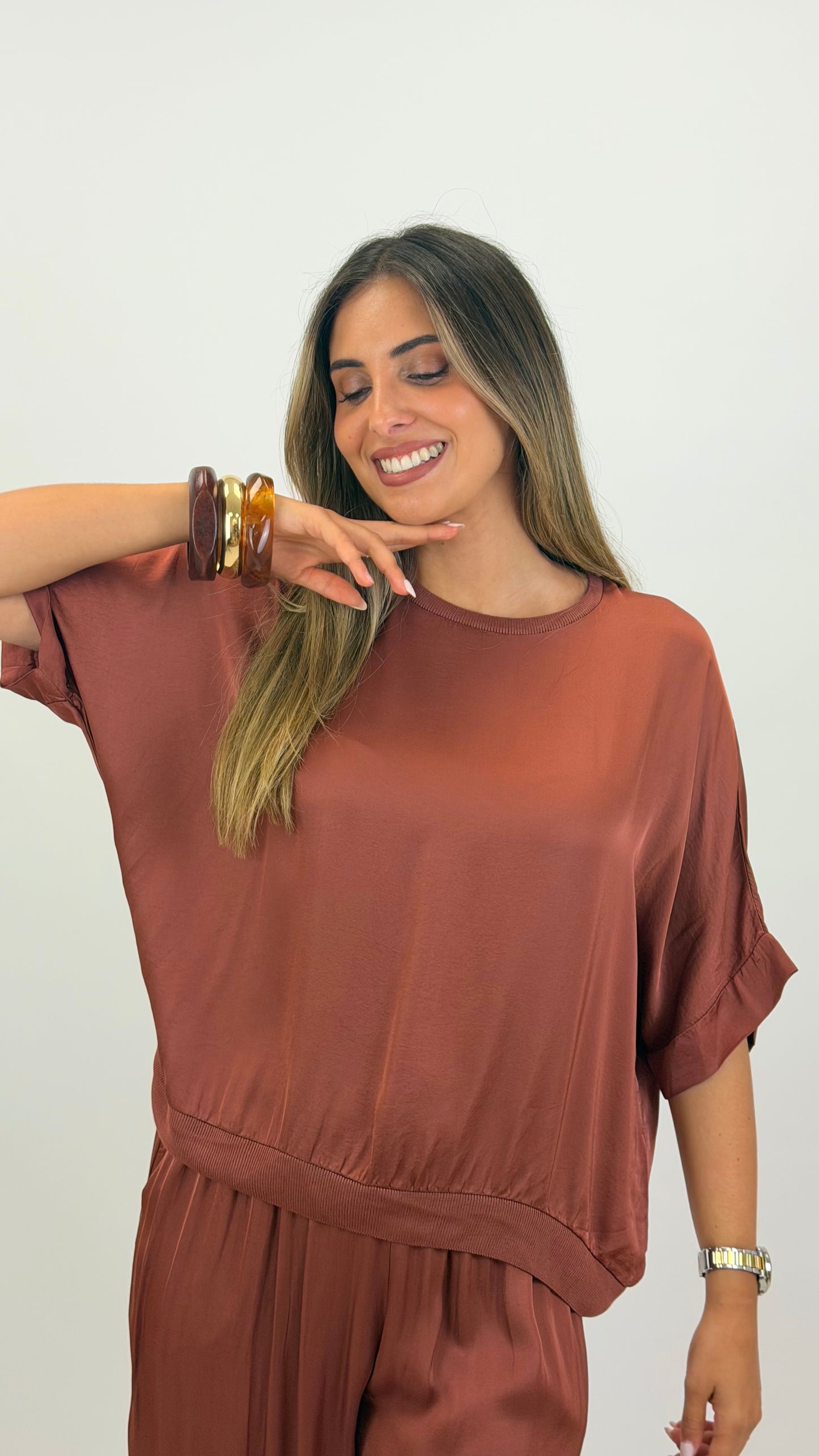 Blusa acetinada terracota