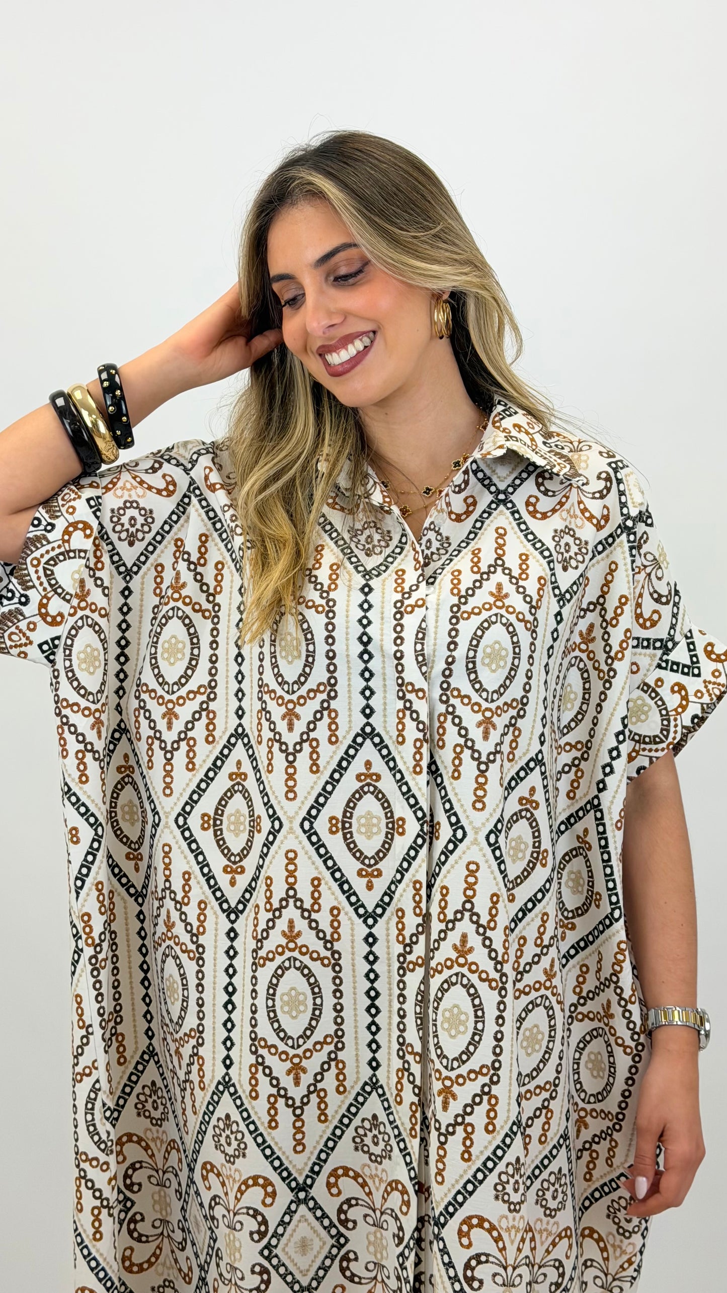 Vestido largo em algodão com estampado tons telha, castanho e preto