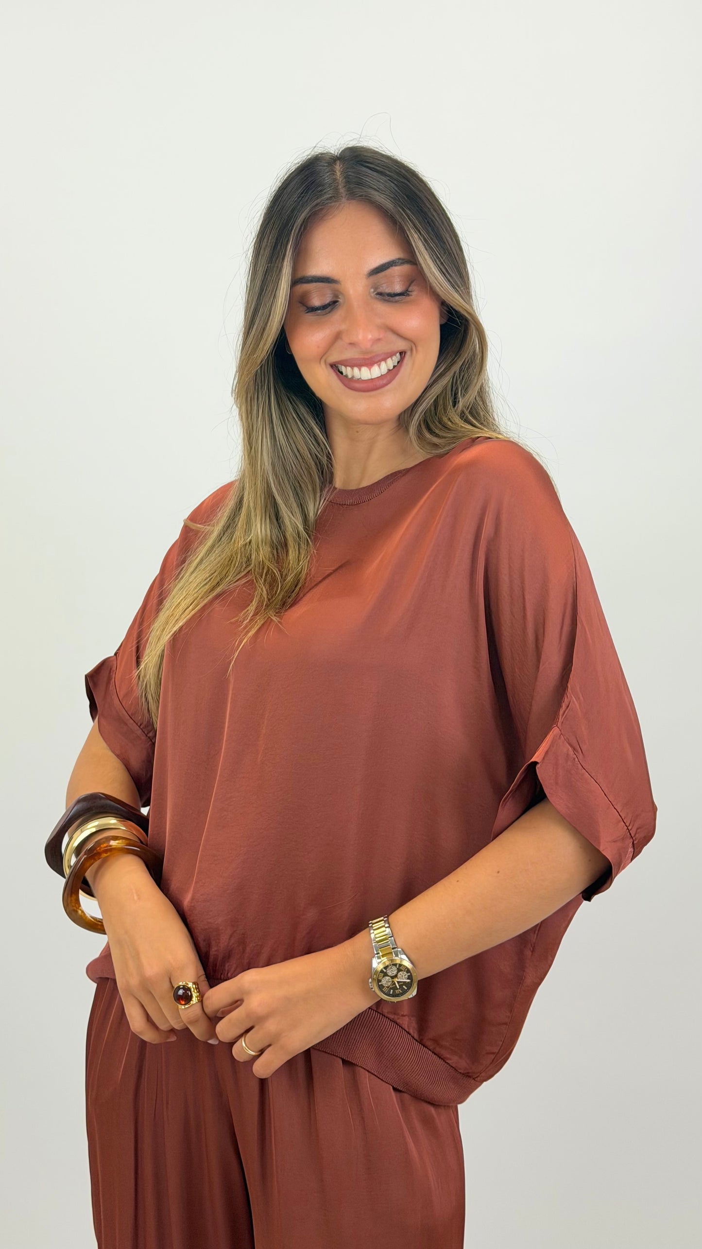 Blusa acetinada terracota