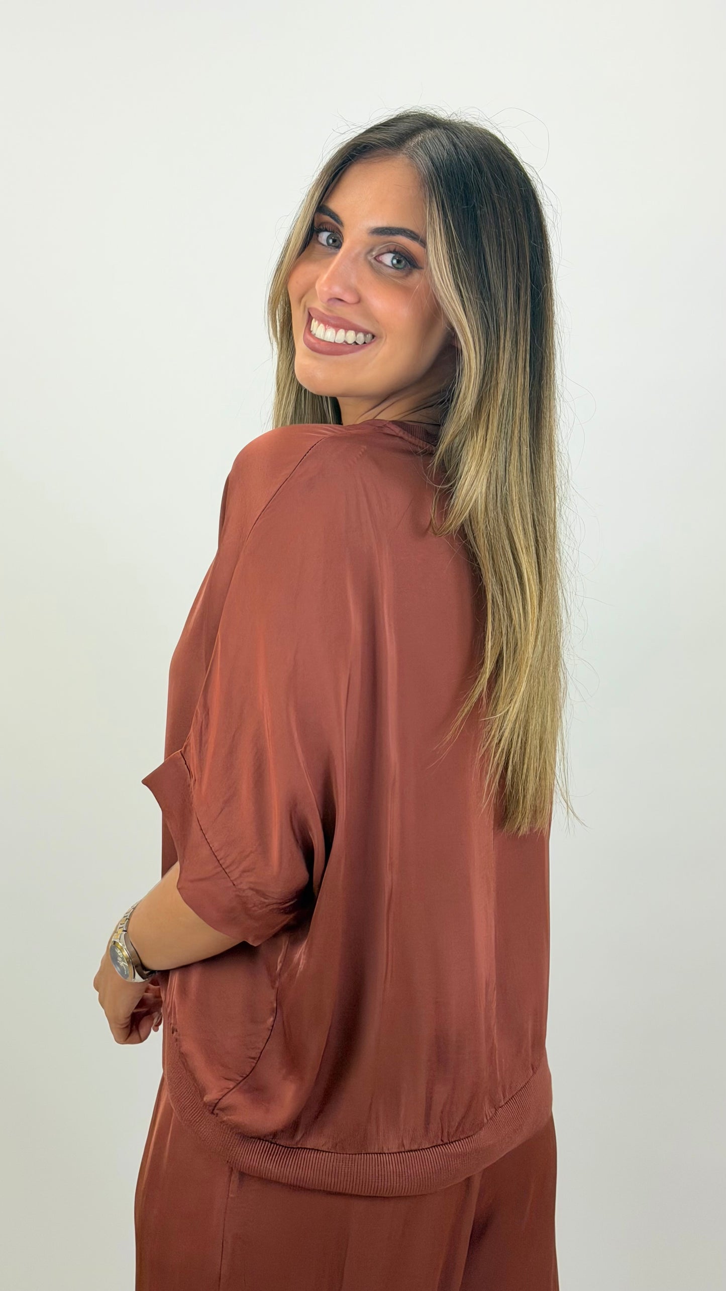 Blusa acetinada terracota