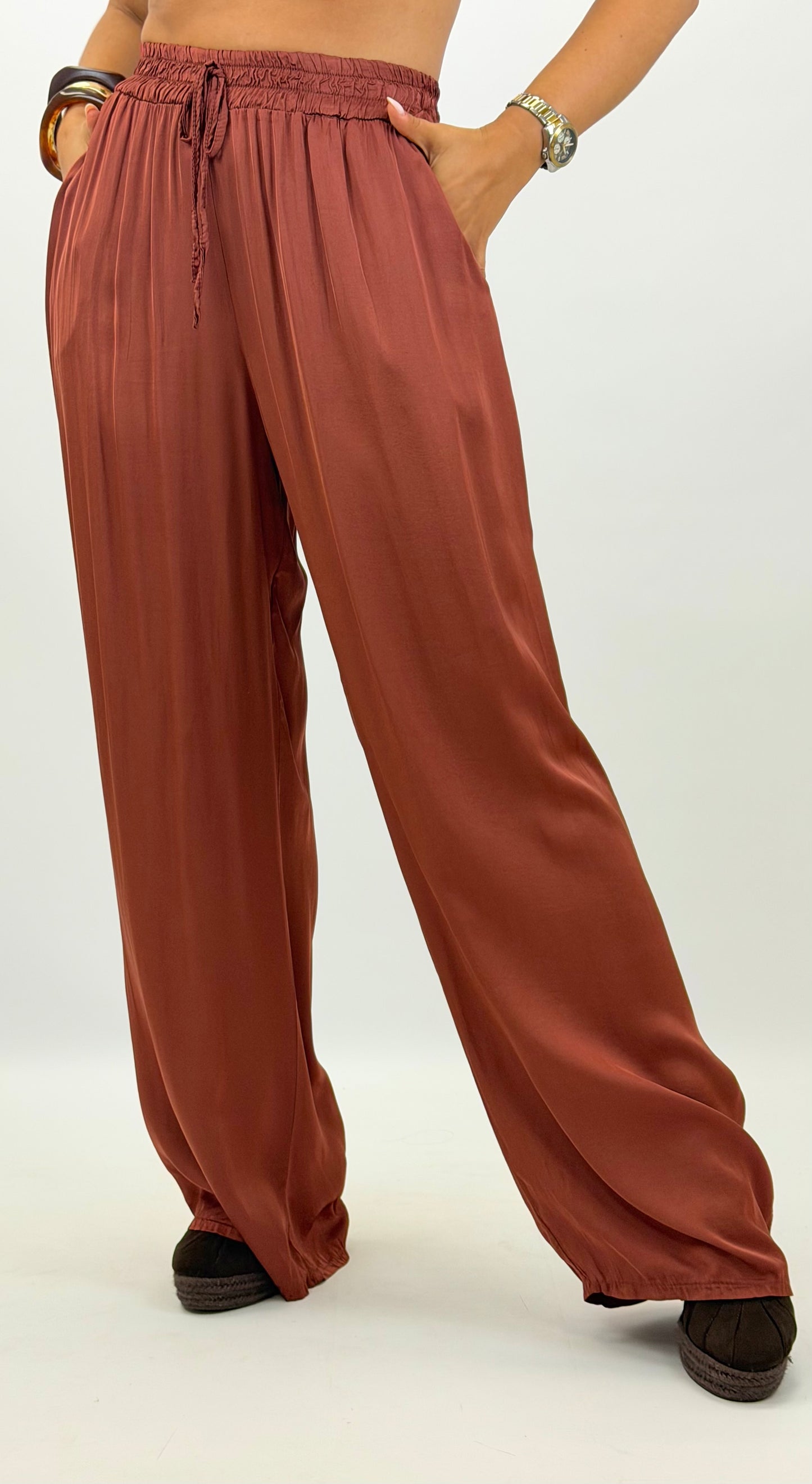 Calça acetinada terracota