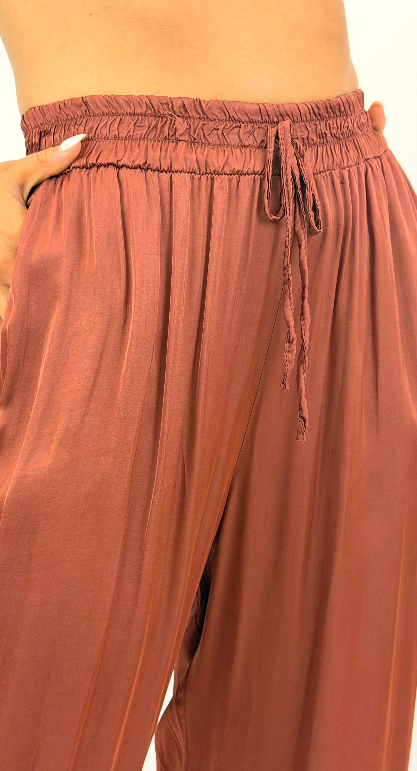 Calça acetinada terracota