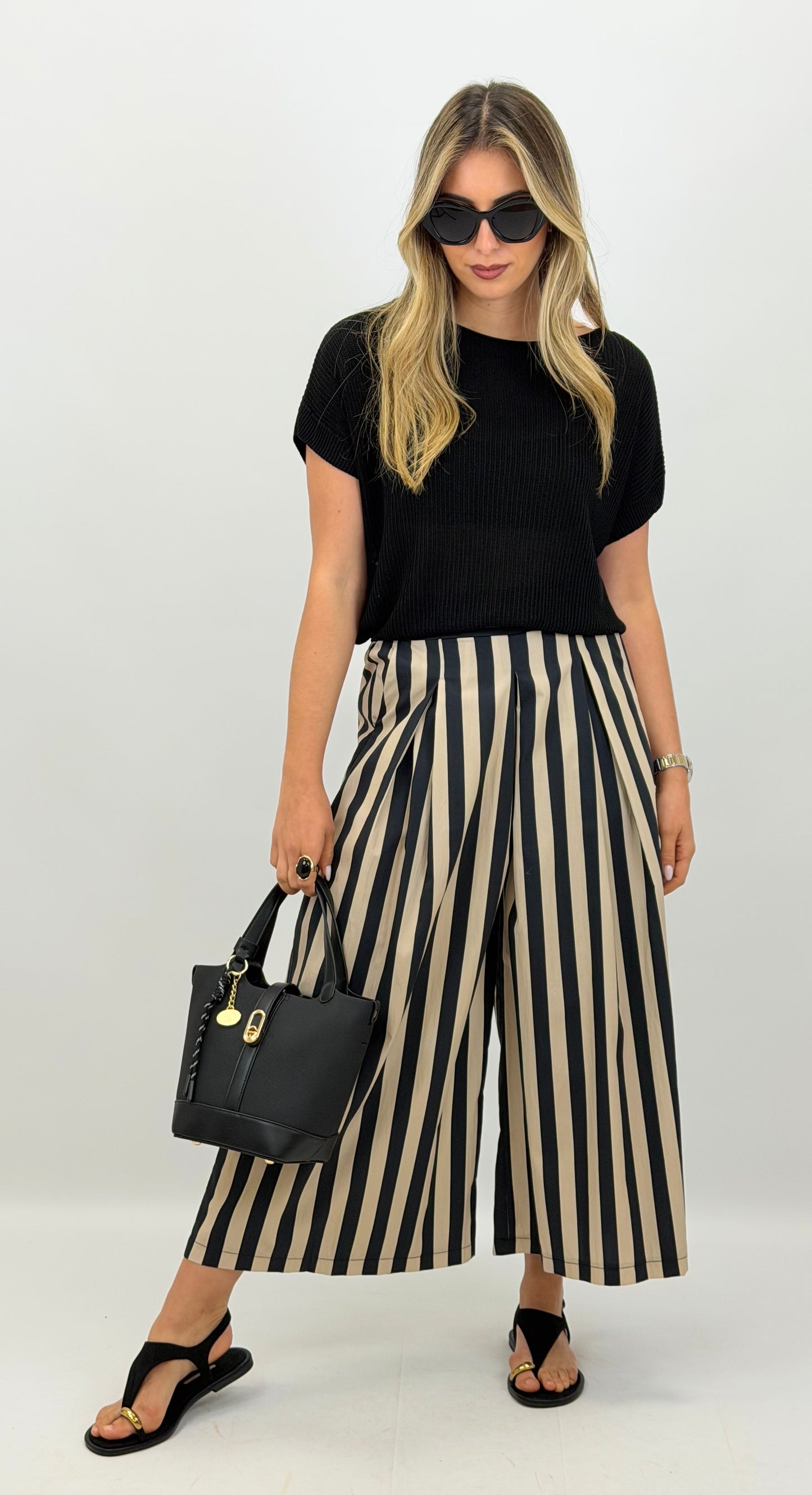 Bermudas tecido fresco lista preta e taupe