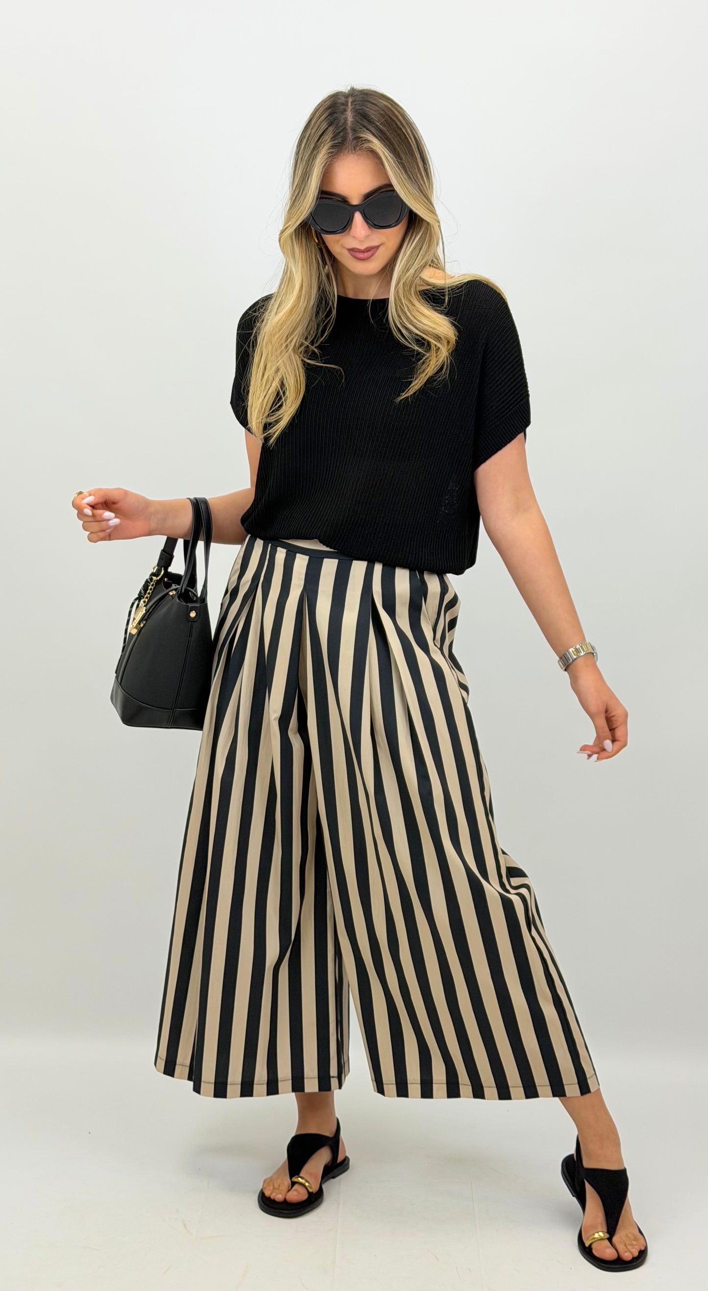 Bermudas tecido fresco lista preta e taupe