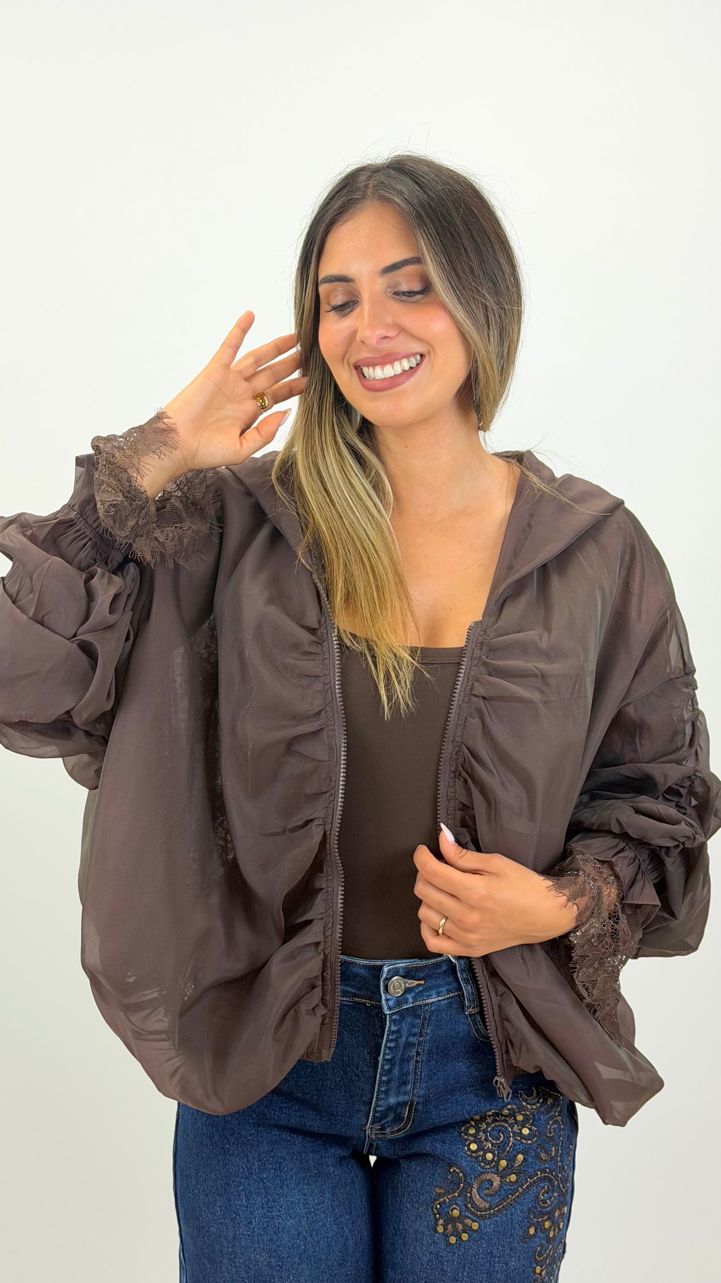 Casaco fino castanho com renda