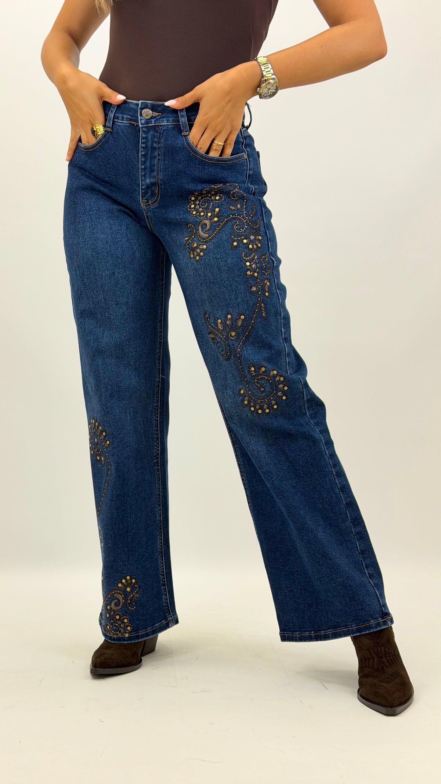 Calças ganga wide-leg bordado castanho com tachas