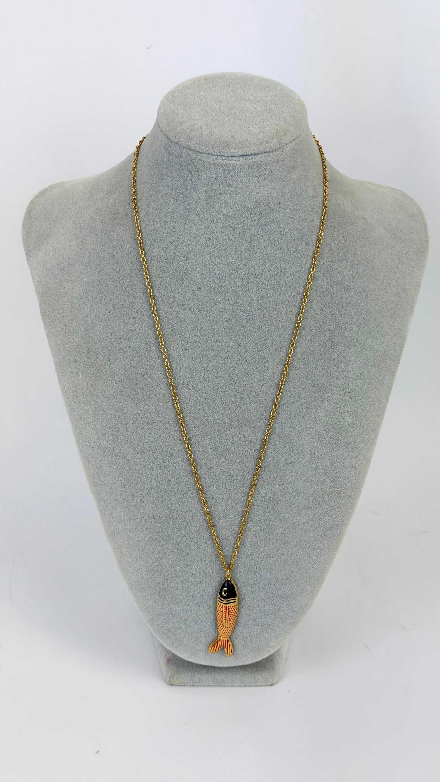 Colar fio aço com peixinho