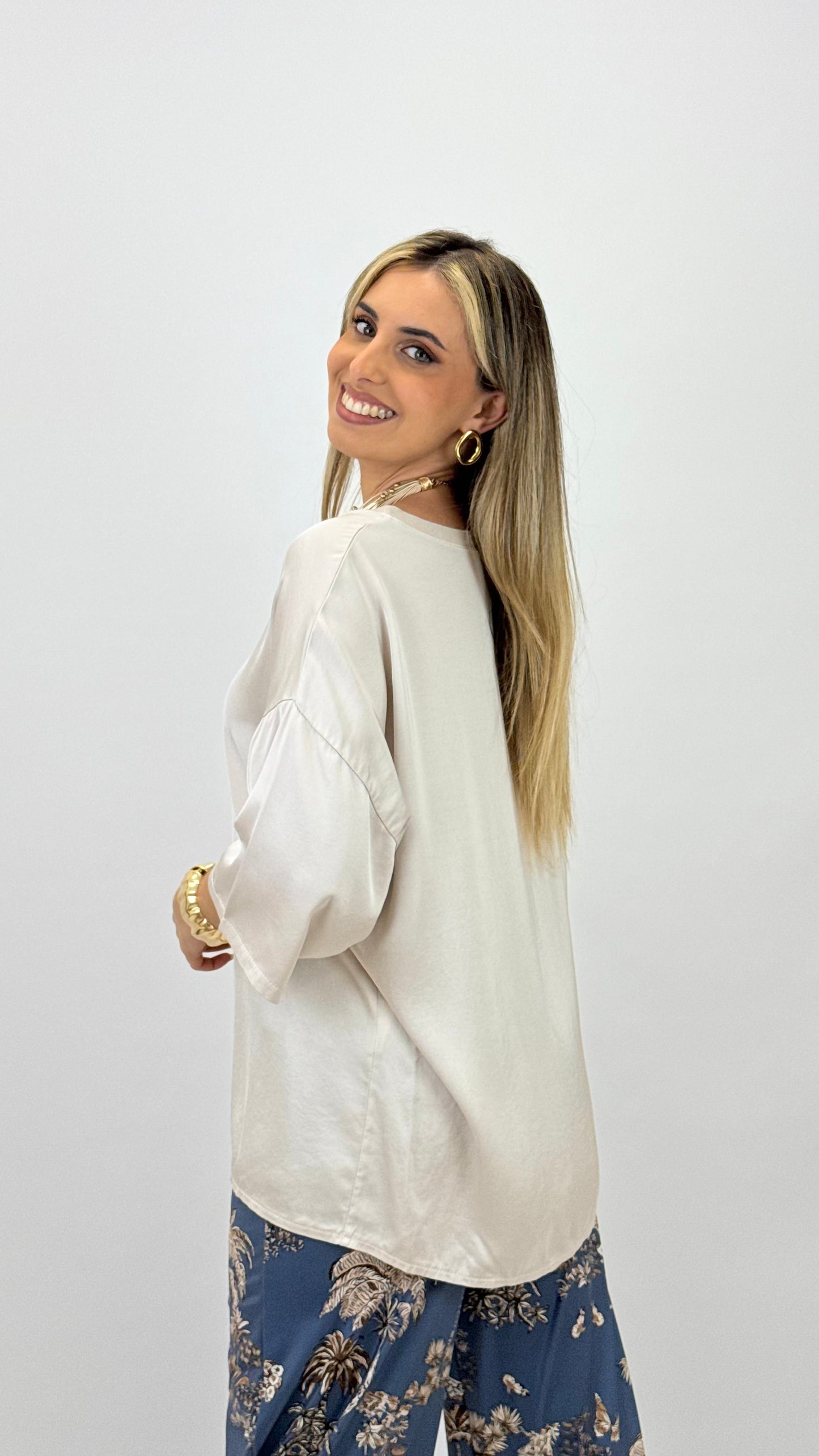 Blusa oversized acetinada cru