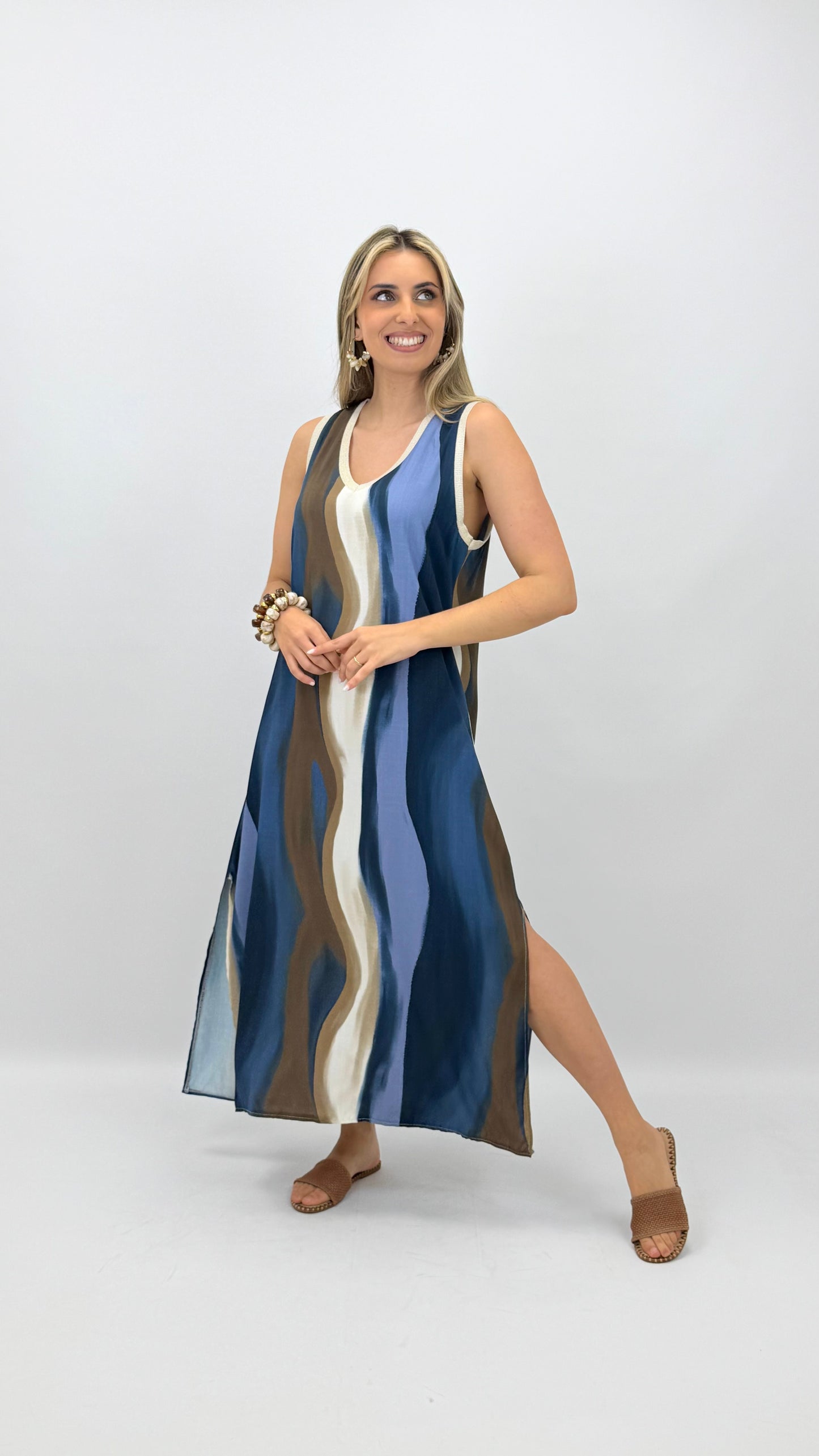 Vestido midi tons azul e bege
