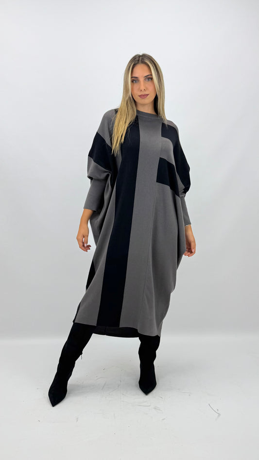 Vestido malha cinza com riscas pretas