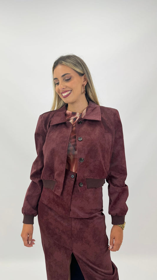 Blusão curto em eco-pele bordeaux
